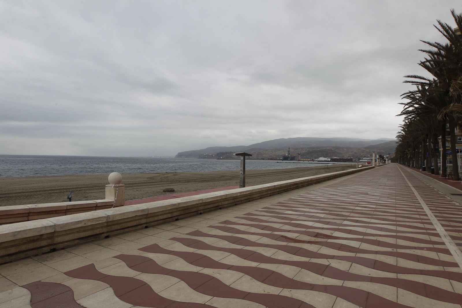 Fotogalería 'Almería, desierta en sábado'. Coronavirus-COVID-19