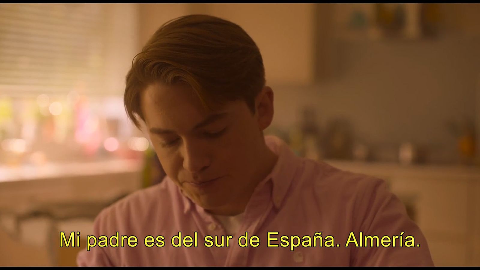 Momento en el que se menciona a Almería en el capítulo 7 de la segunda temporada.