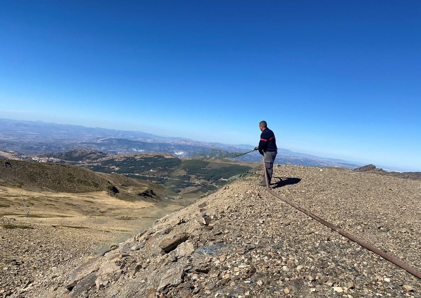 Un momento de los trabajos de hidrosiembra