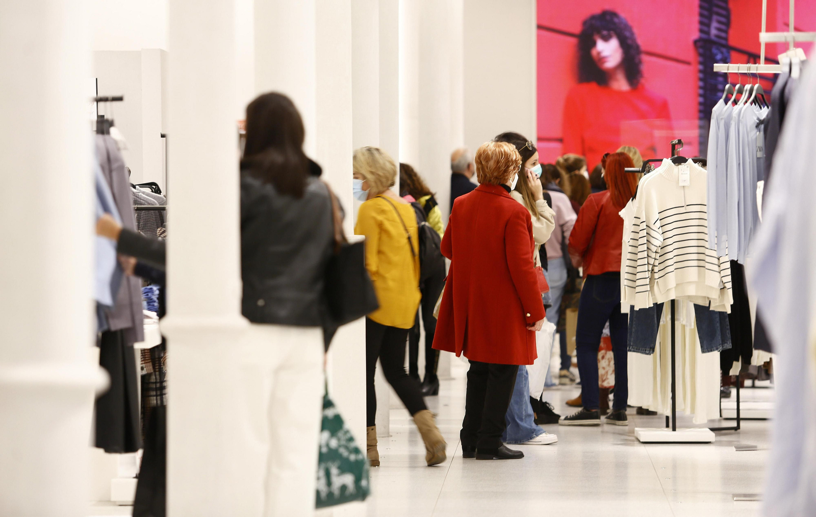 Las fotos de Málaga capital en la reapertura de bares y comercio no esencial