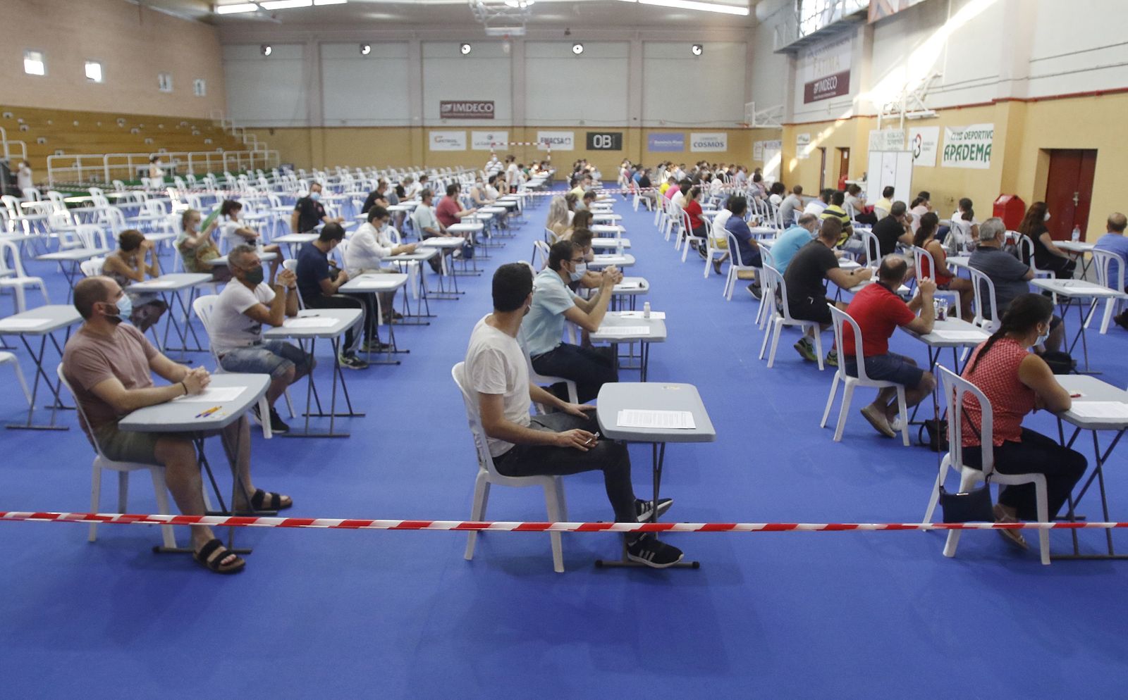Candidatos a las oposiciones de Sadeco durante la prueba téorica.
