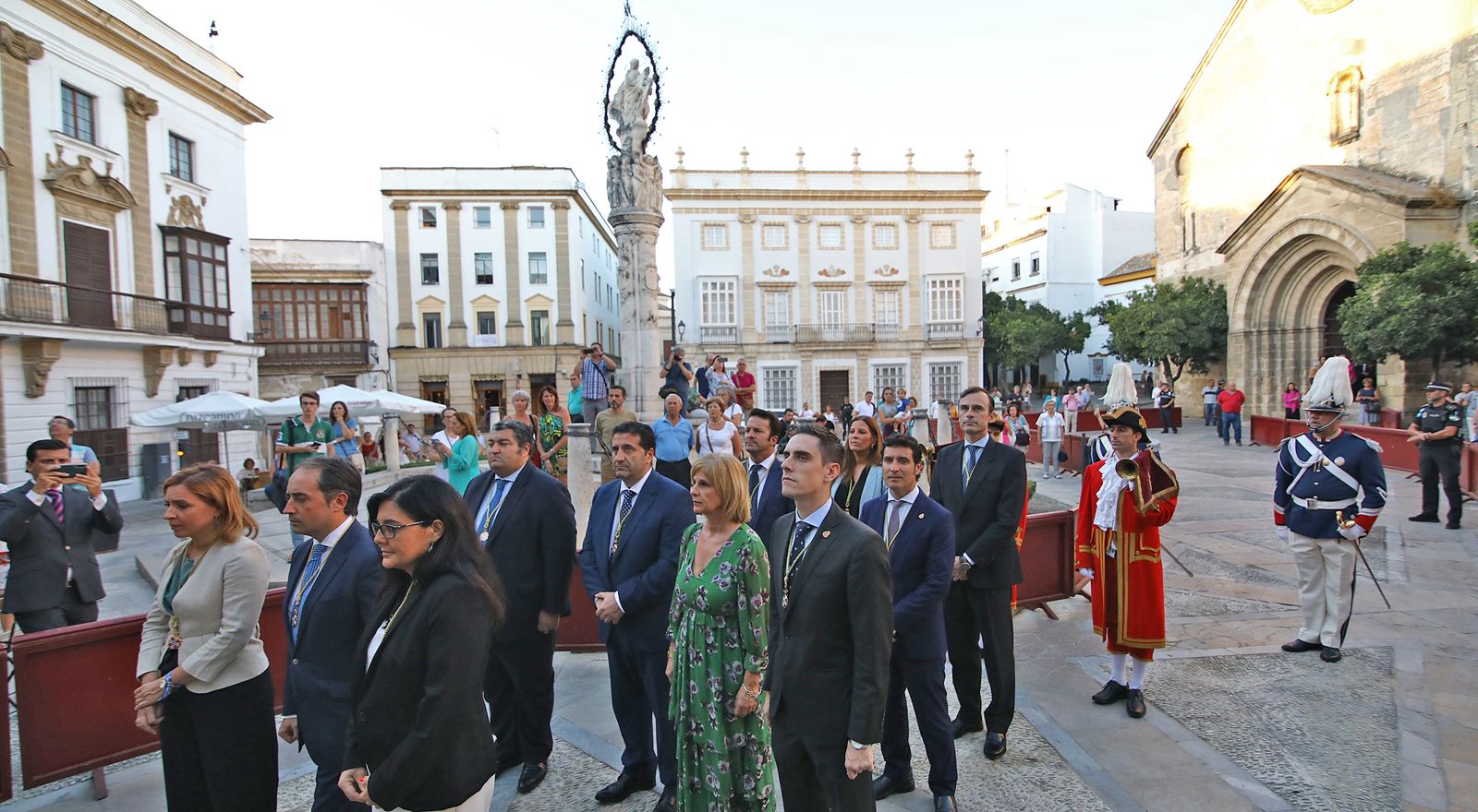 Imágenes del tradicional traslado del 'Pendón'