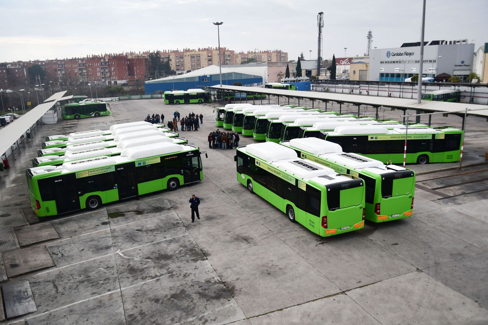 Autobuses de Aucorsa en las cocheras de la empresa municipal.