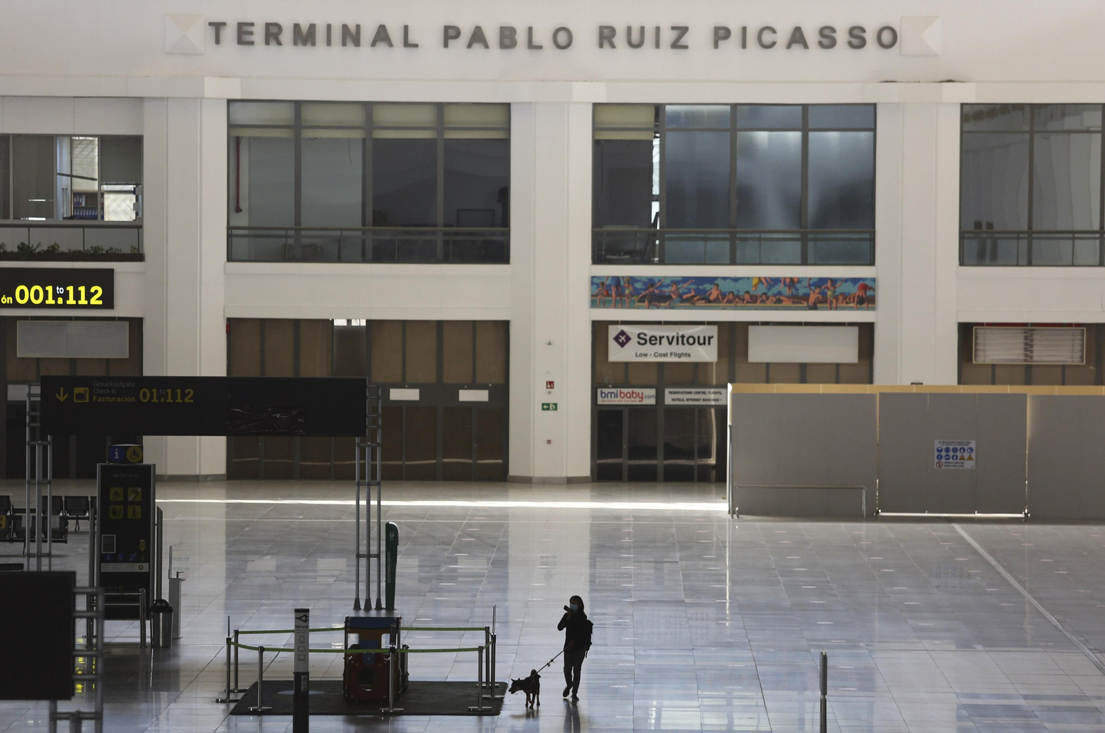 La llegada de los turistas al aeropuerto de Málaga, en fotos