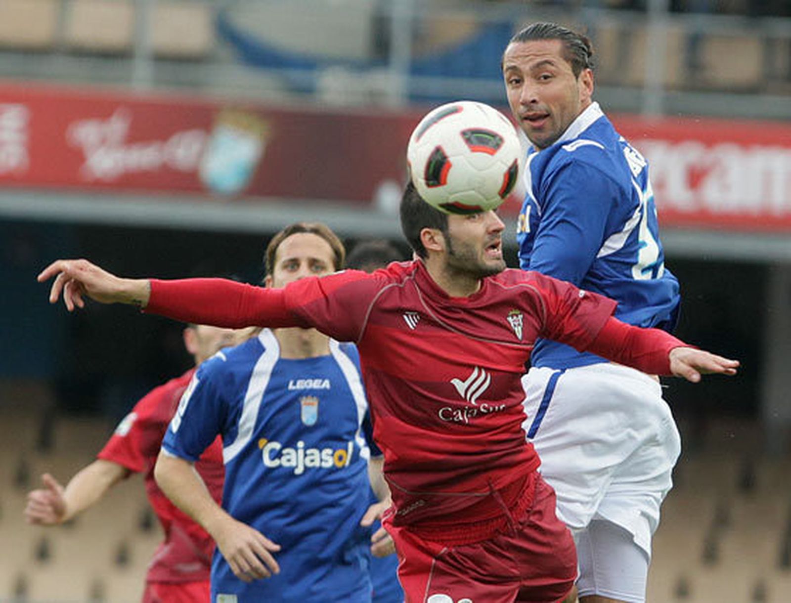 El Xerez se adelanta en el marcador pero la expulsión de Lombán abre el camino de la remontada del Córdoba que acaba ganando con facilidad 1 a 3  Foto: Miguel Angel Gonzalez