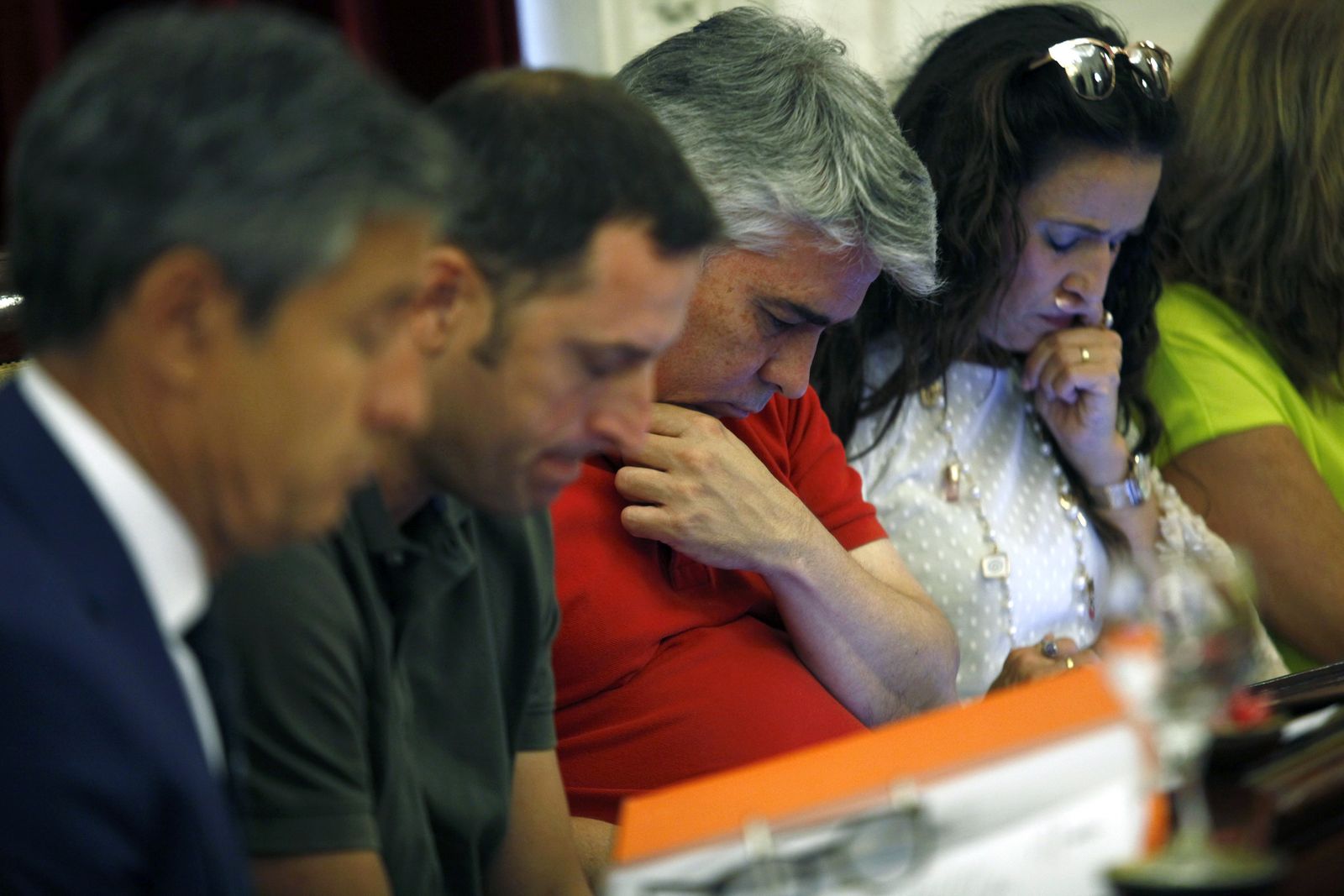 Varios concejales de la oposición, durante la sesión plenaria de ayer.