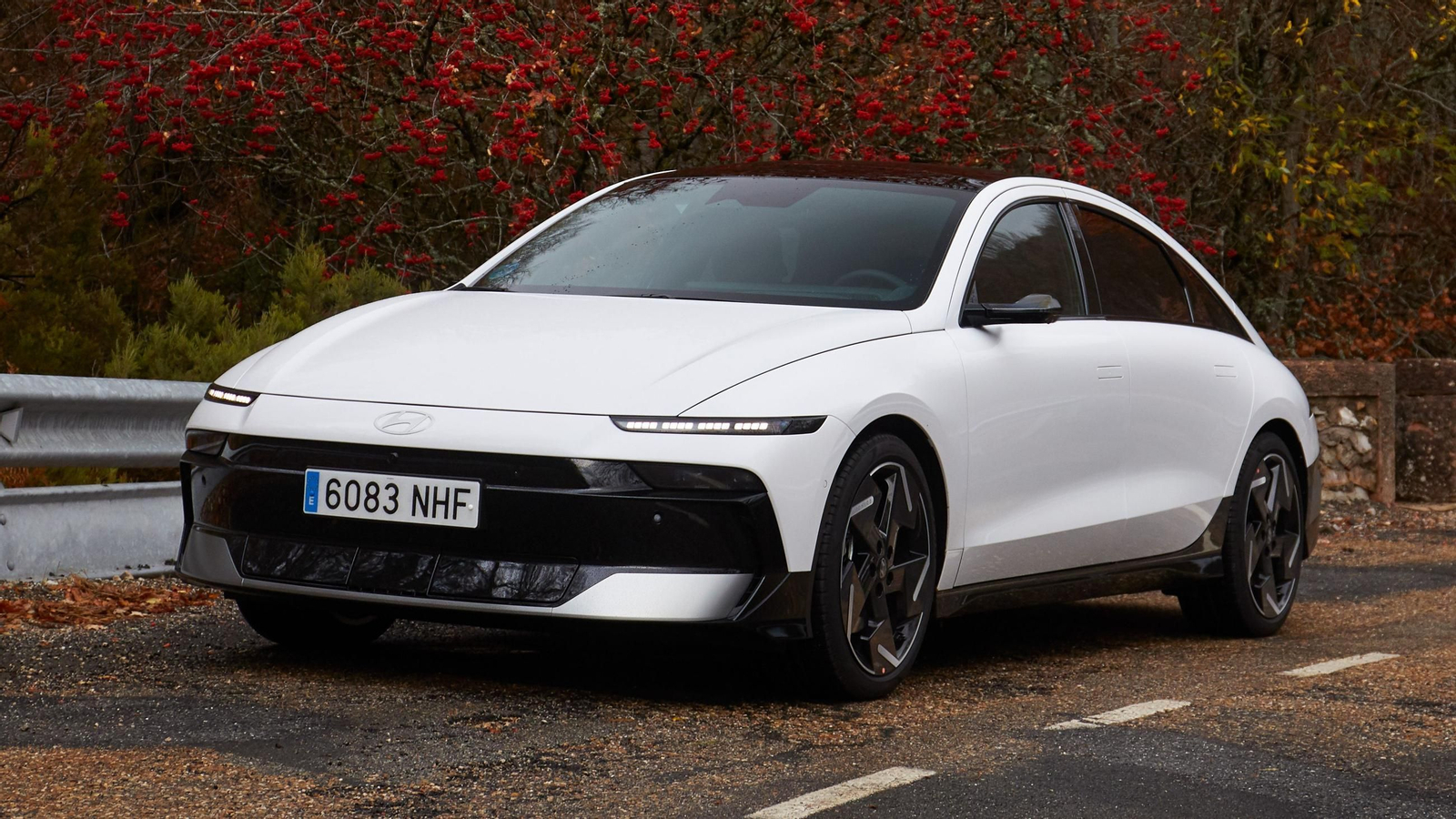 El Ioniq 6 de Hyundai estrena cambio de aspecto, más autonomía y la versión N Line