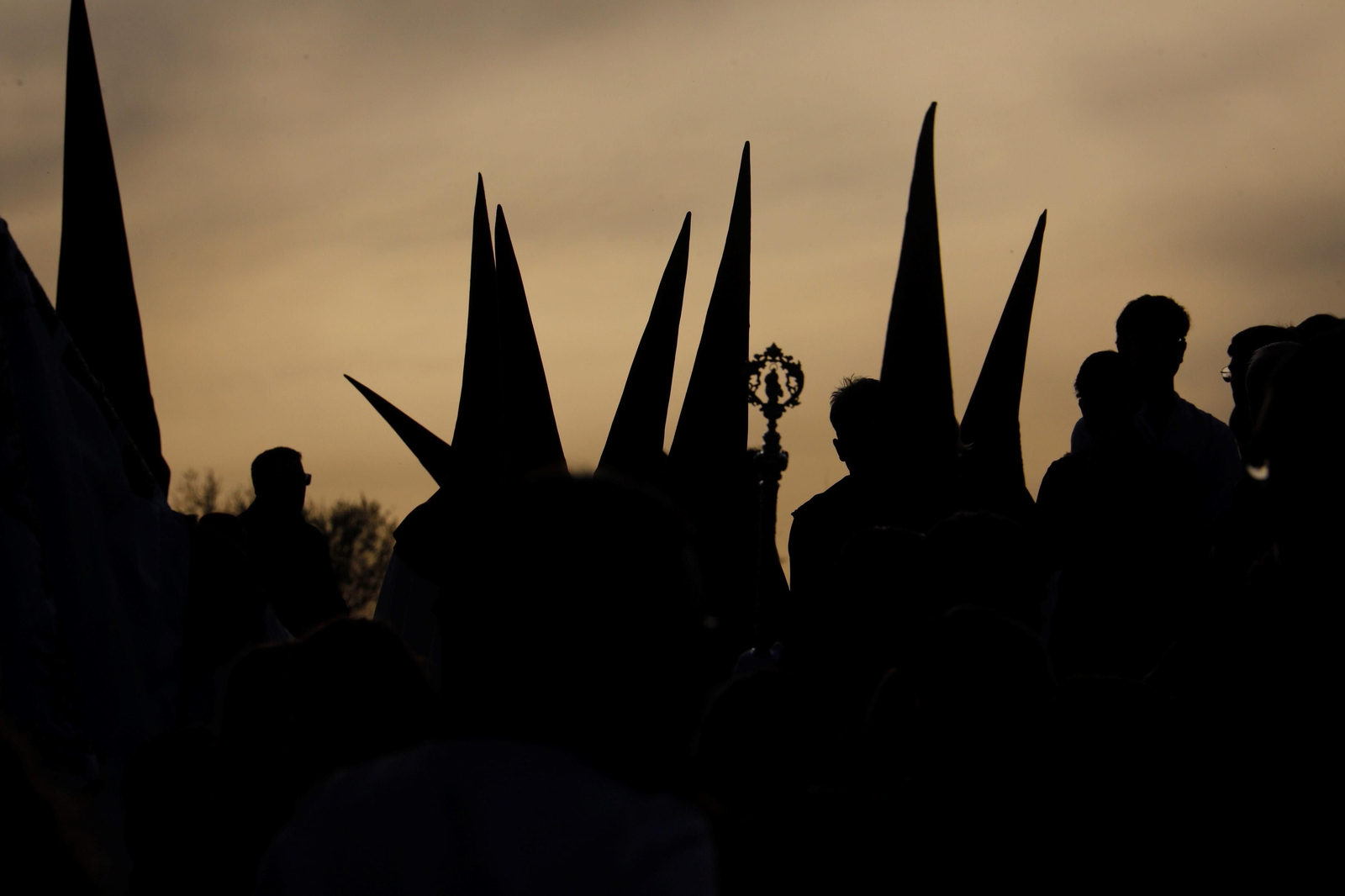 Lunes Santo en Córdoba: la procesión de Vera-Cruz, en imágenes