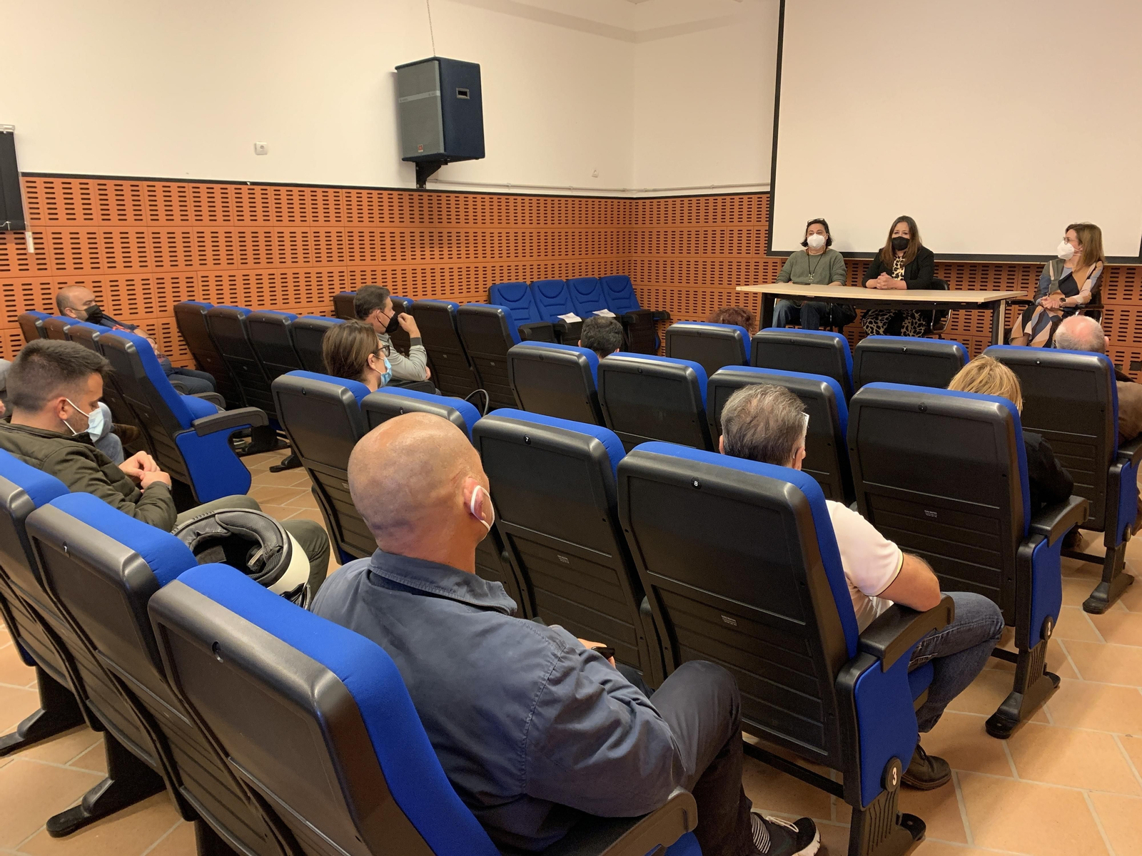 Reunión de la alcaldesa con los propietarios de los chiringuitos Reunión de la alcaldesa con los propietarios de los chiringuitos