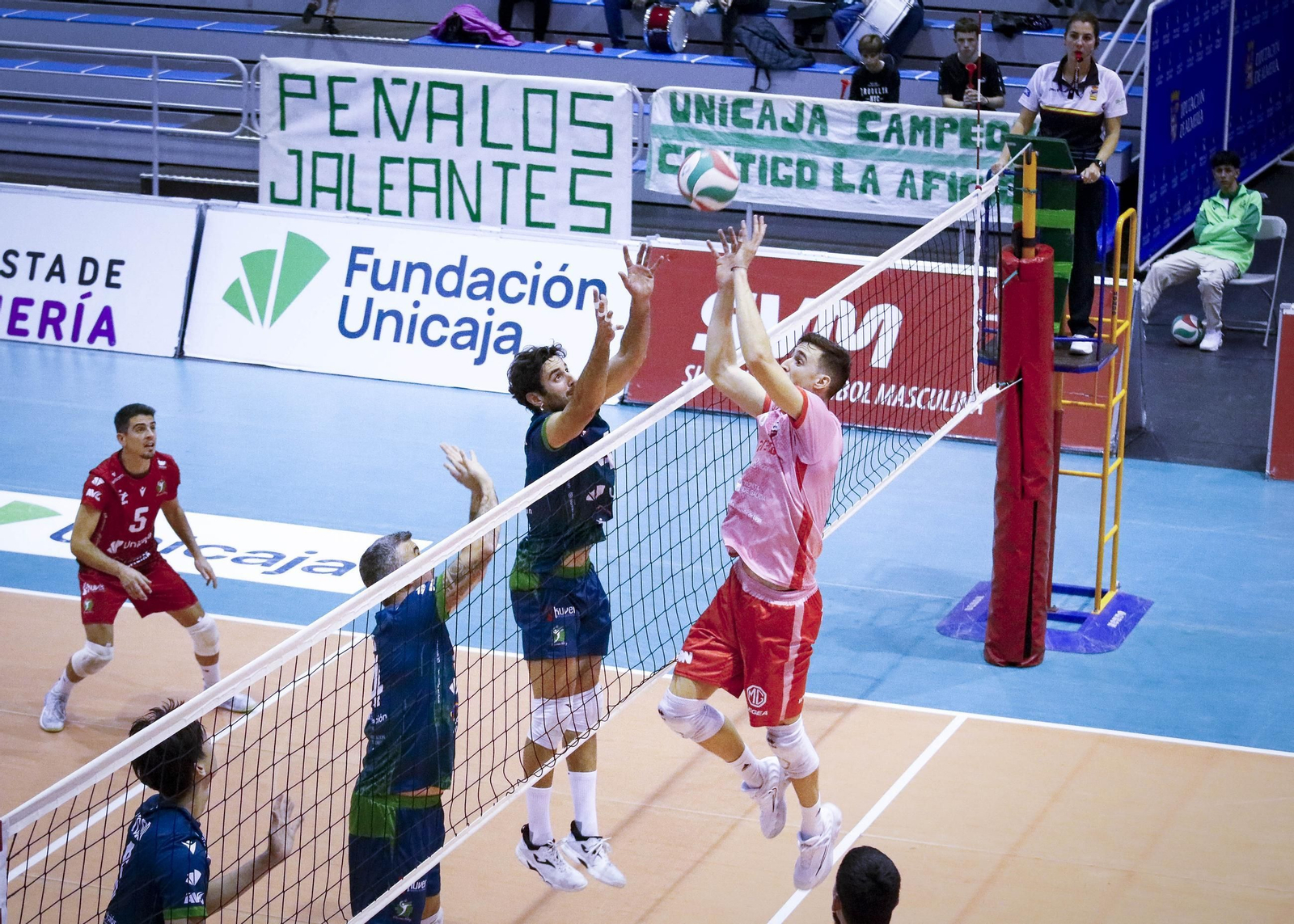 Unicaja Costa de Almería-Arenal Emeve de la Superliga, en imágenes