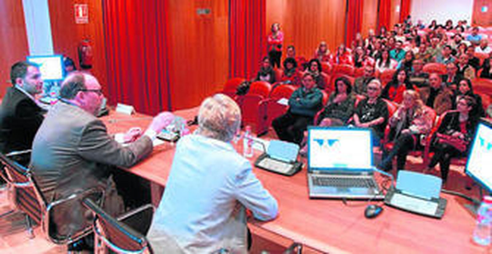 La UGR presentó ayer su nuevo centro de bienvenida al personal extranjero.