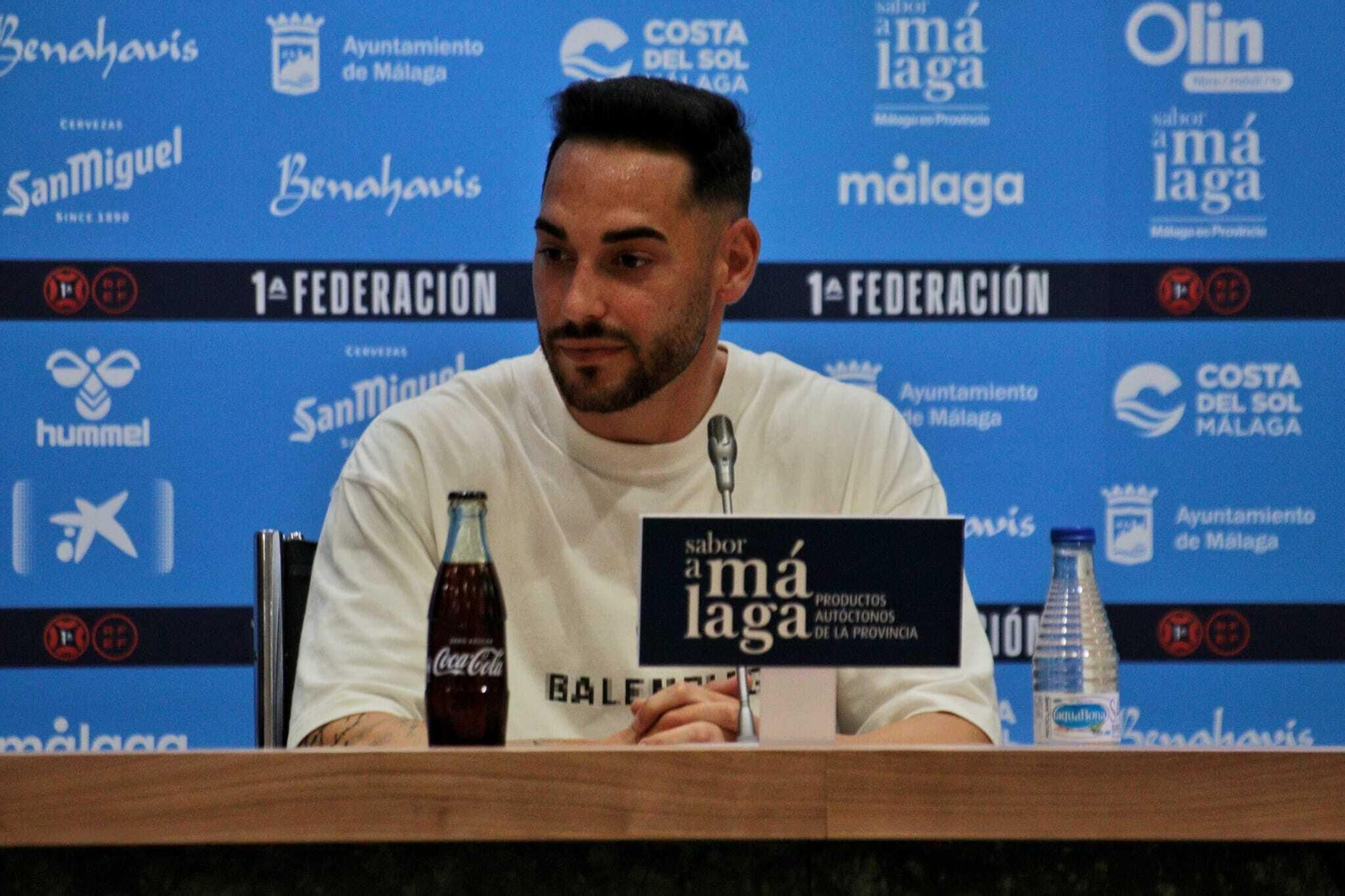 La presentación de Víctor García, en fotos