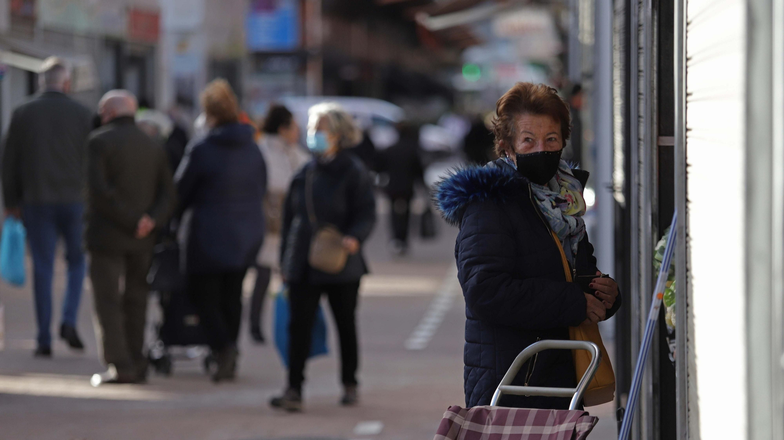 Fotos de la apertura del Mercado provisional en La Línea