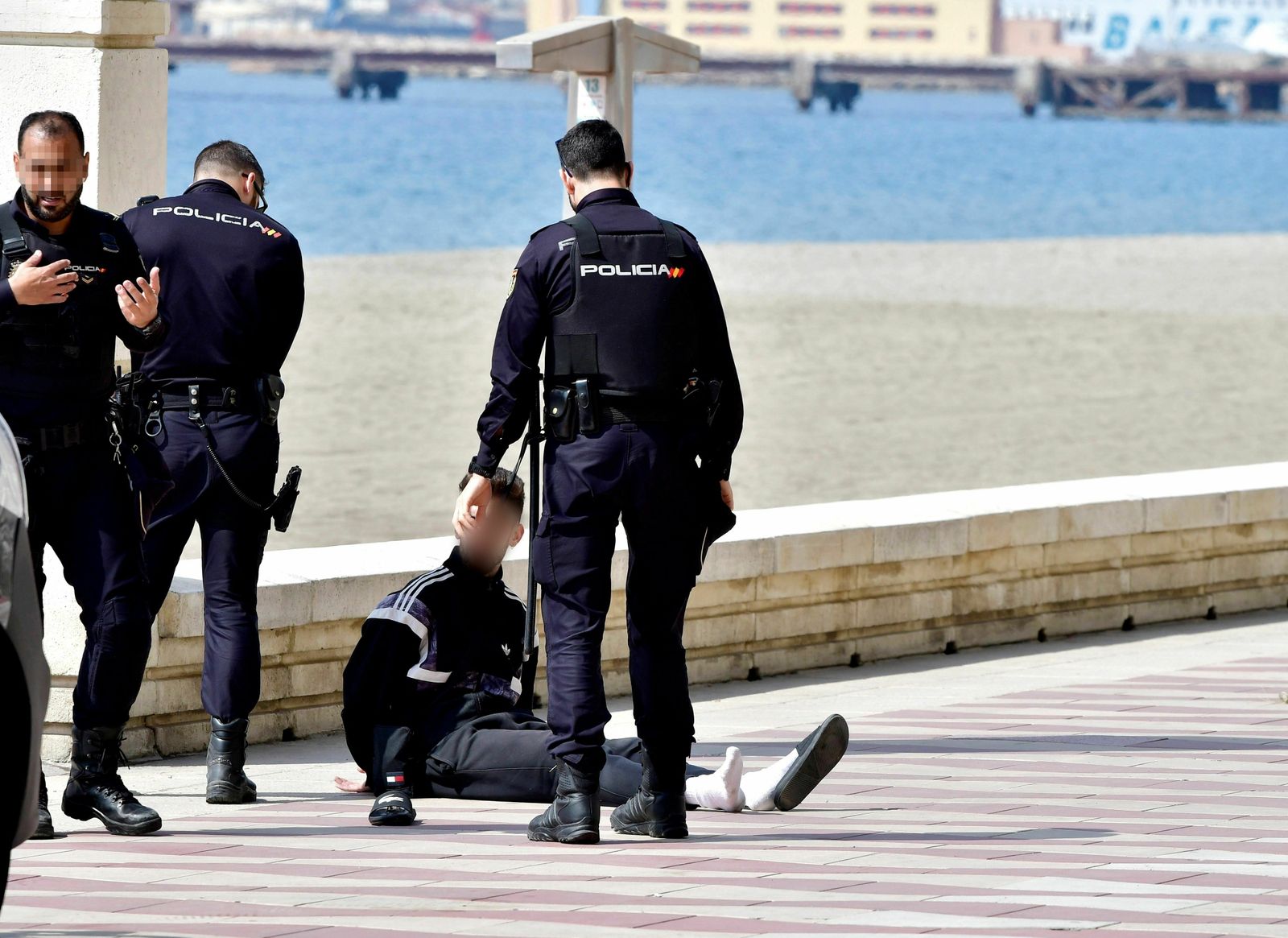 Detienen por desobediencia a un ciclista que no paró ante la Policía Nacional