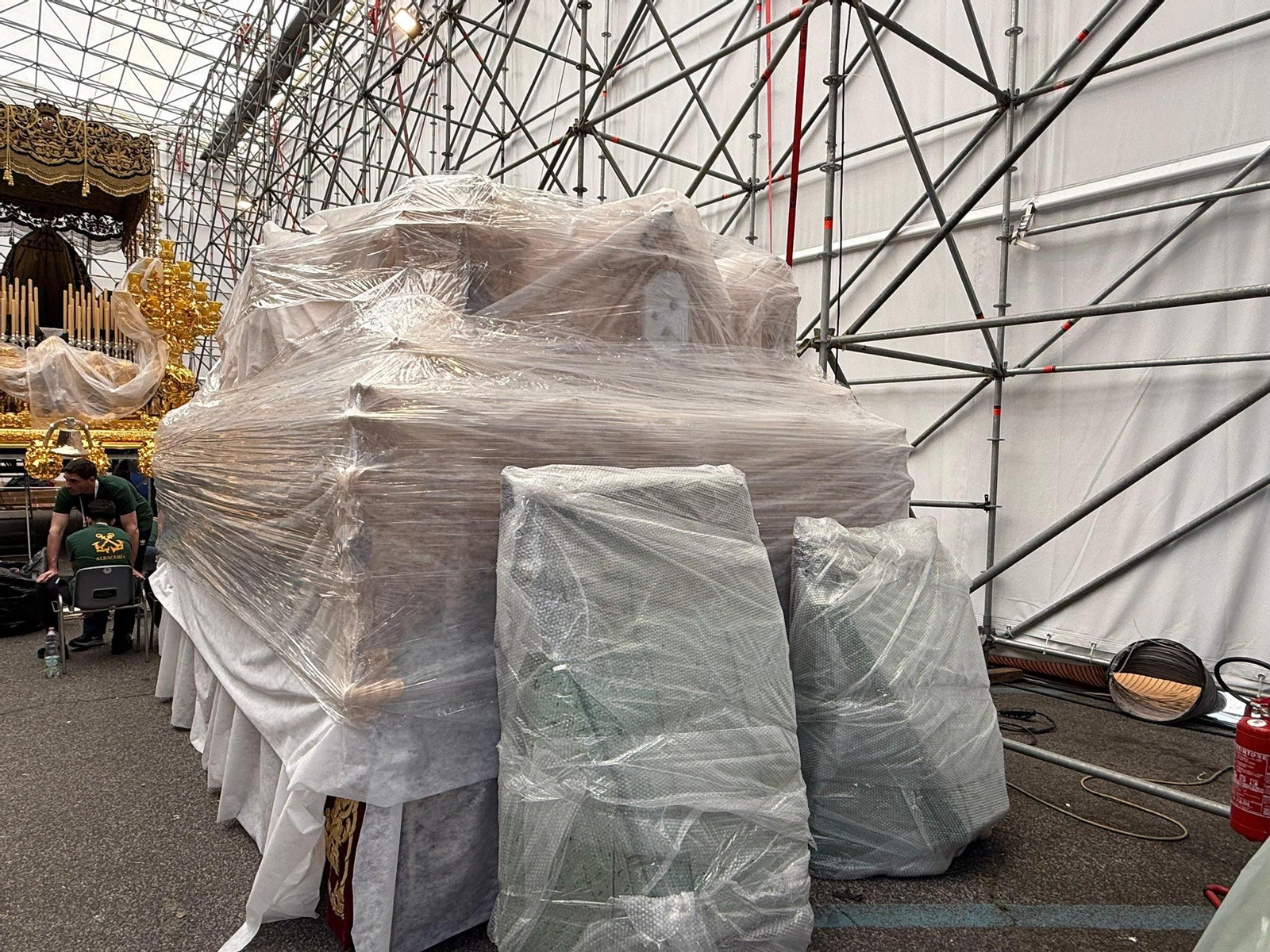 El paso del Cachorro ya en la carpa