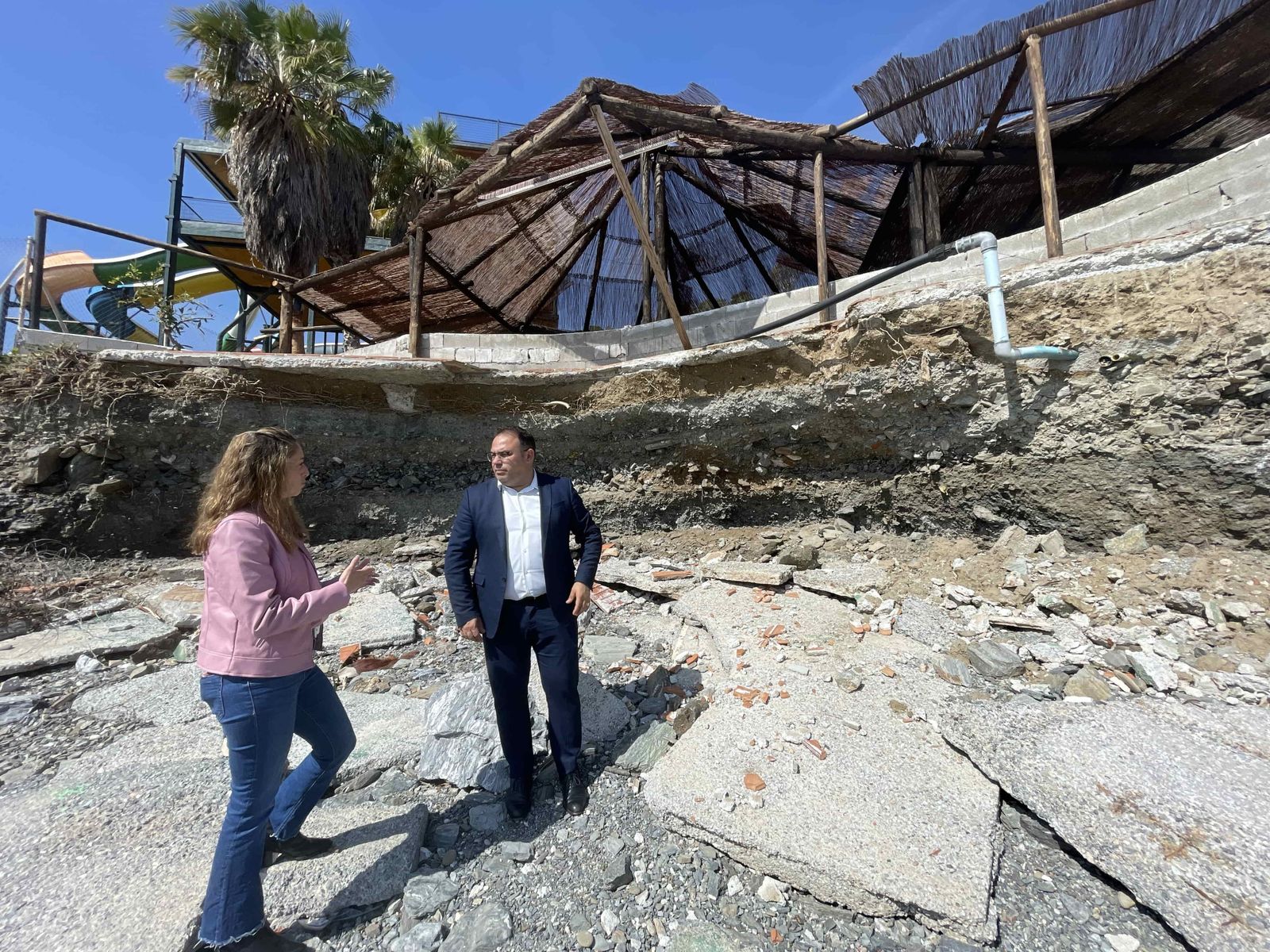 Almuñécar denuncia la "lamentable" situación de la escollera de Aquatropic y pide responsabilidades al Gobierno de España