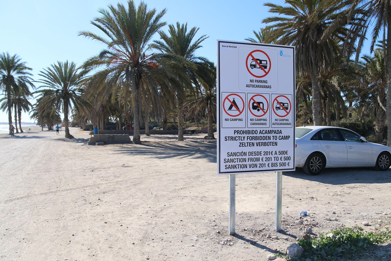 Fotogalería de las autocaravanas aparcadas en Roquetas