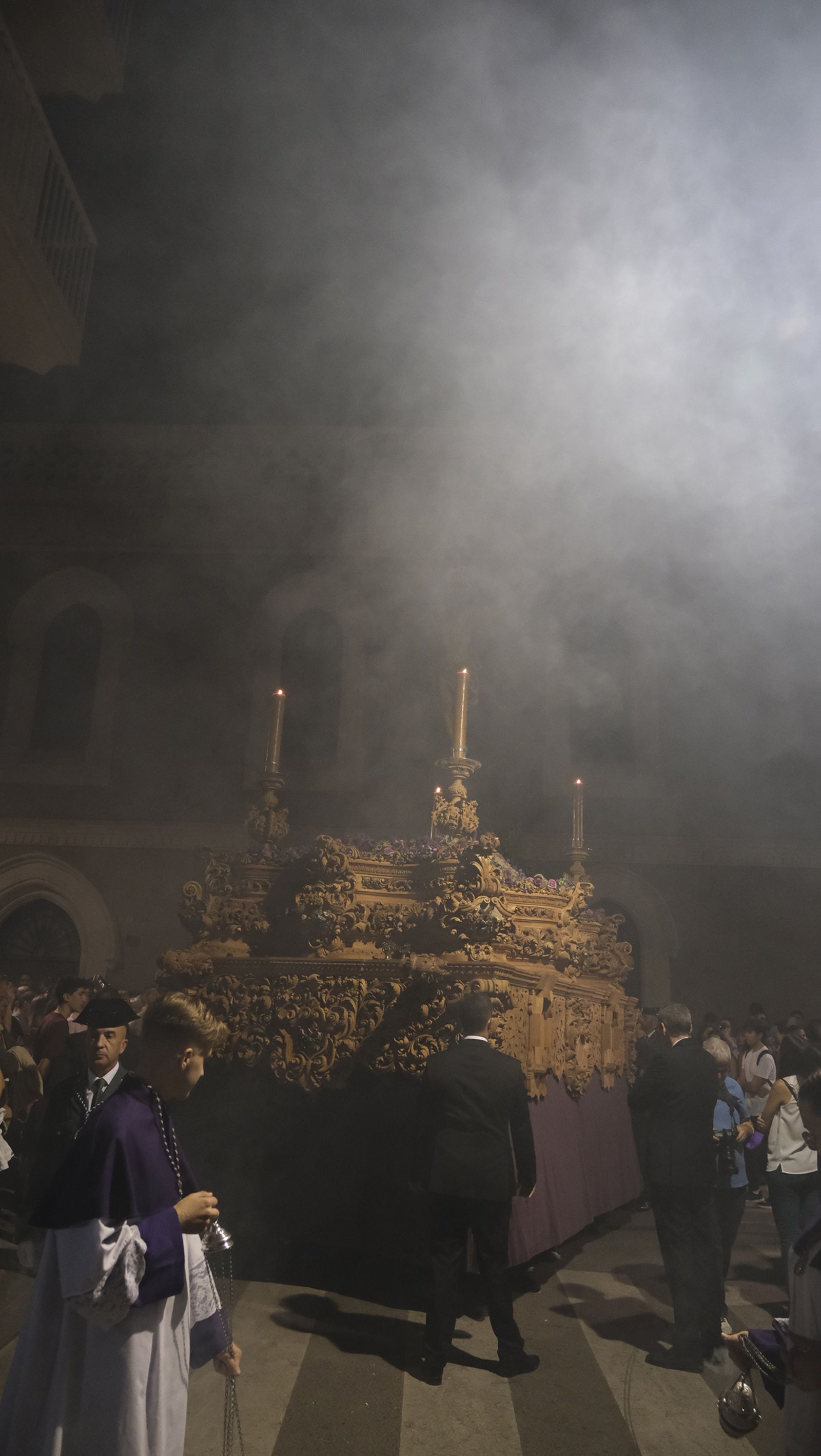 Imágenes de La Magna por las calles de Almería
