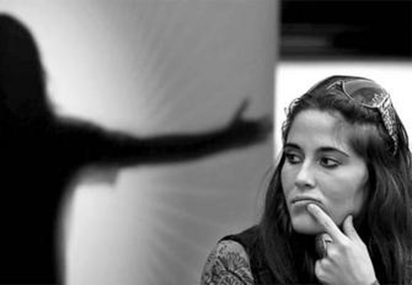 Sandra Criado, con el cartel del musical, ayer en el Ayuntamiento.