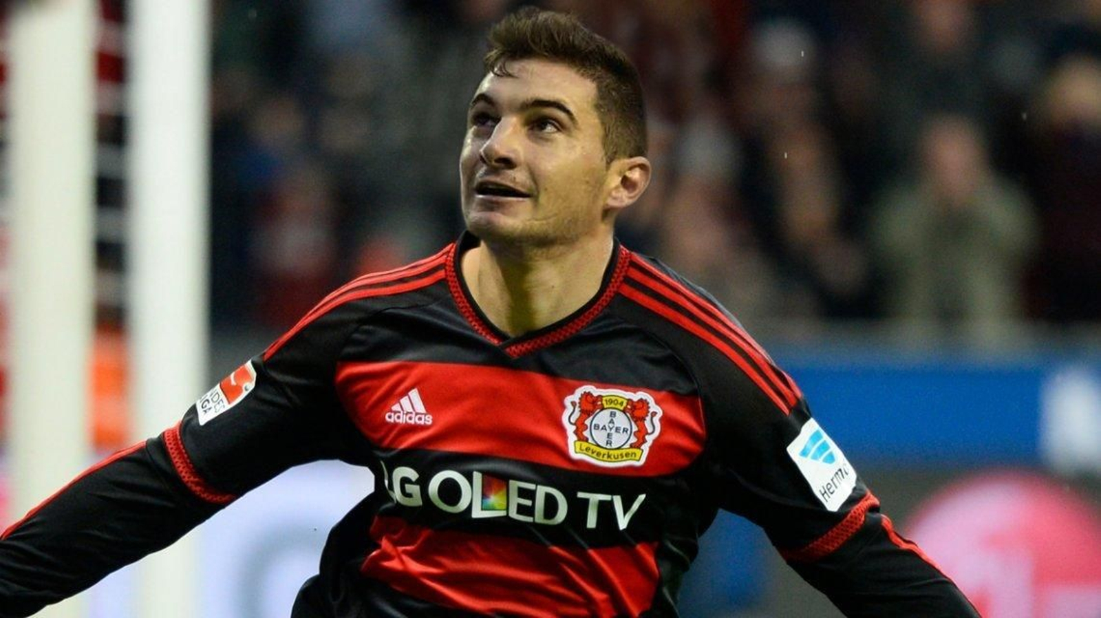 Lucas Alario, en un partido con el Leverkusen.