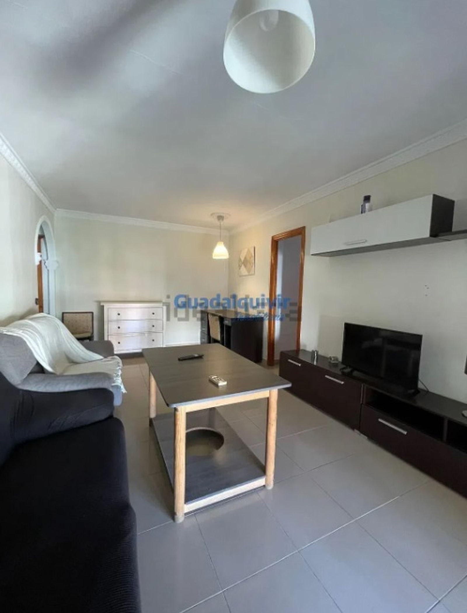 Piso luminoso con amplia terraza.