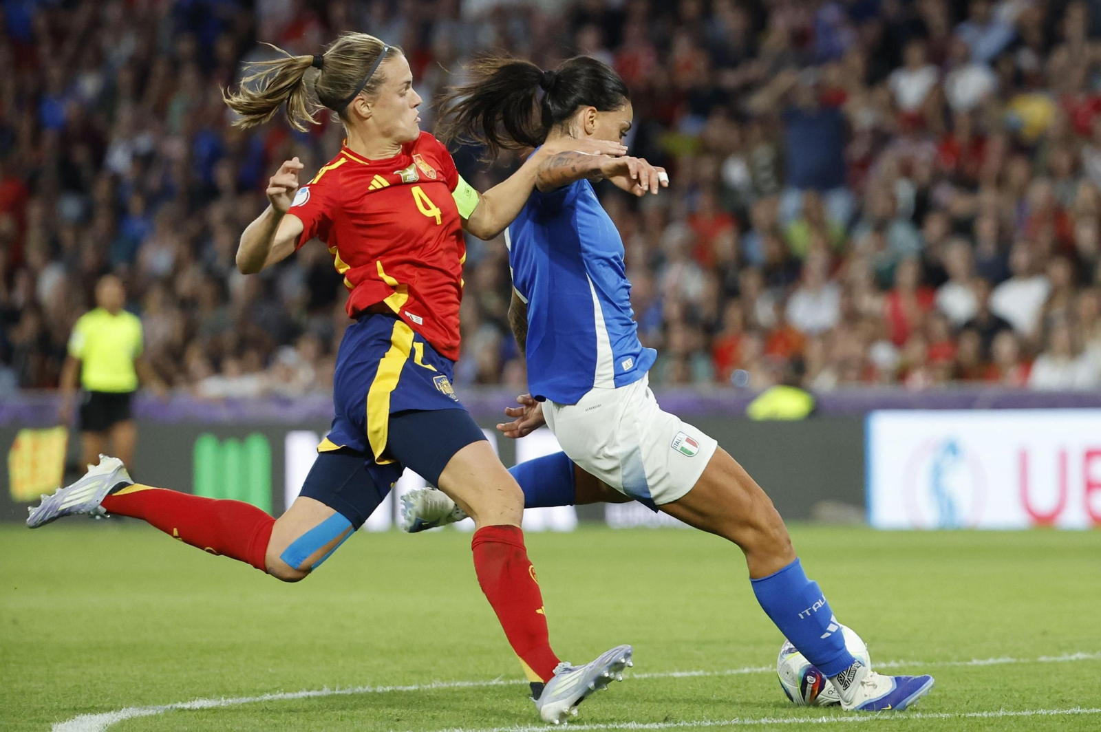 Las fotos del Italia - España de la Eurocopa femenina