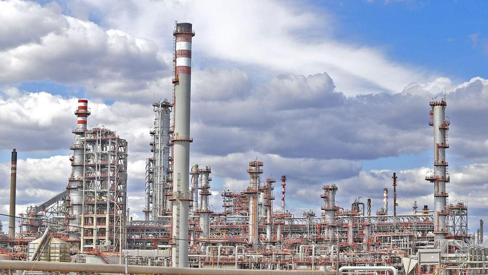 Instalaciones del parque de Cepsa en La Rábida.