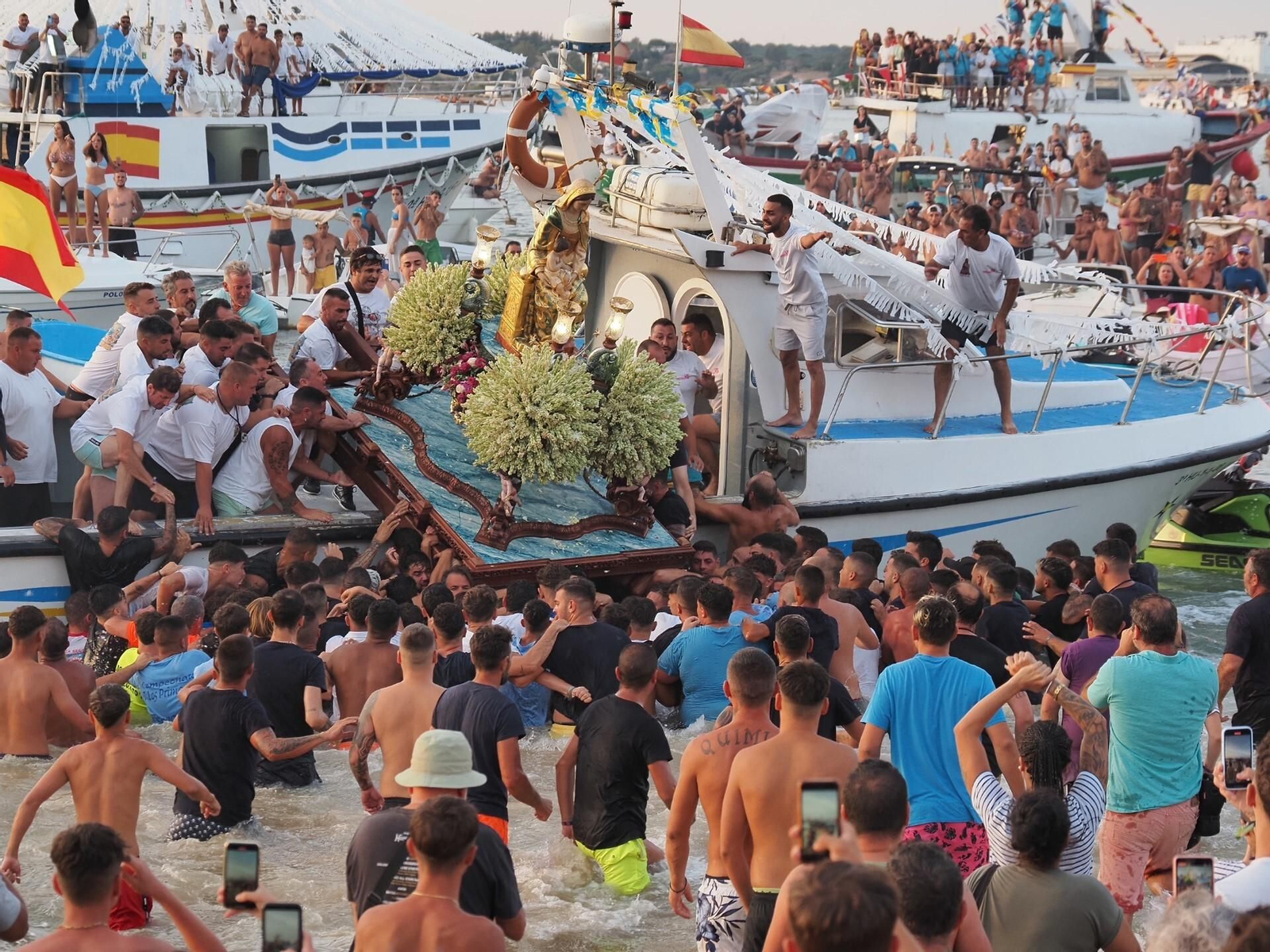 Las mejores imágenes de la procesión de la Virgen del Mar de Isla Cristina.
