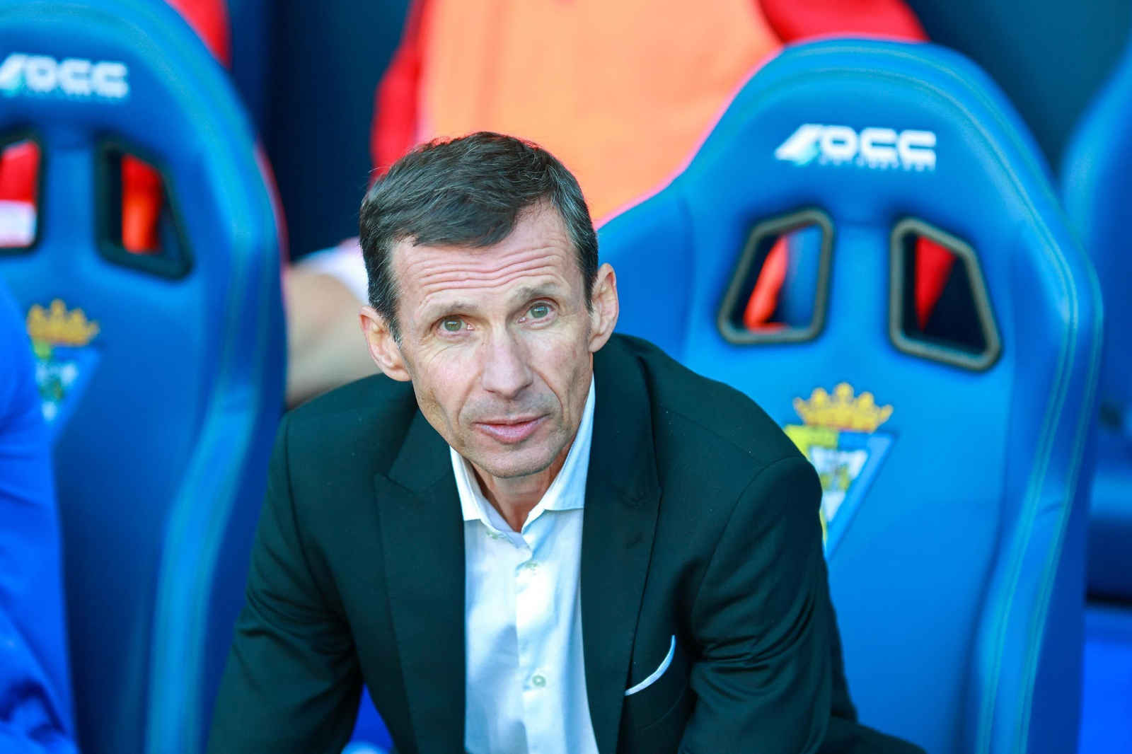 Cuco Ziganda, en el banquillo visitante del Nuevo Mirandilla.