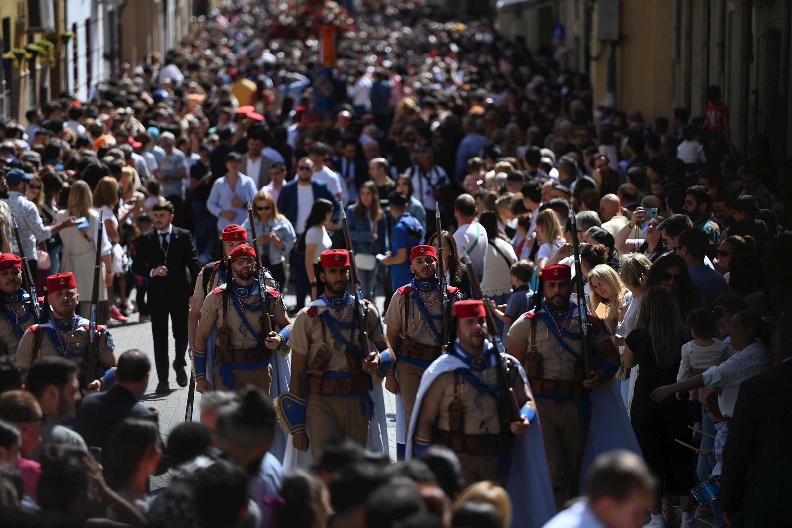 La misa del alba y el traslado del Cautivo, en fotos