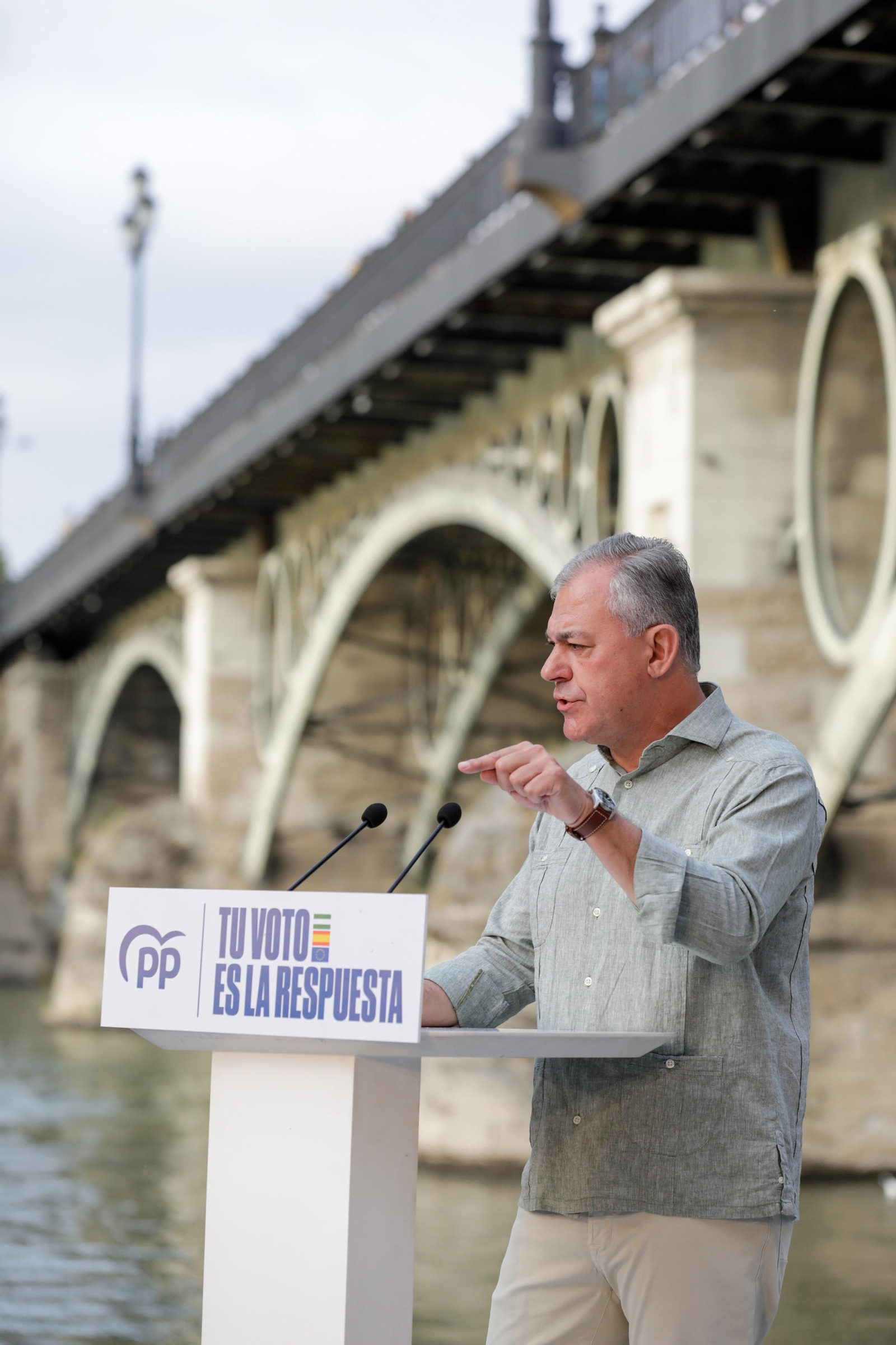 Acto de cierre de campaña del PP. Juanma Moreno, Carmen Crespo, Zoido, Ricardo Sánchez y José Luis Sanz..