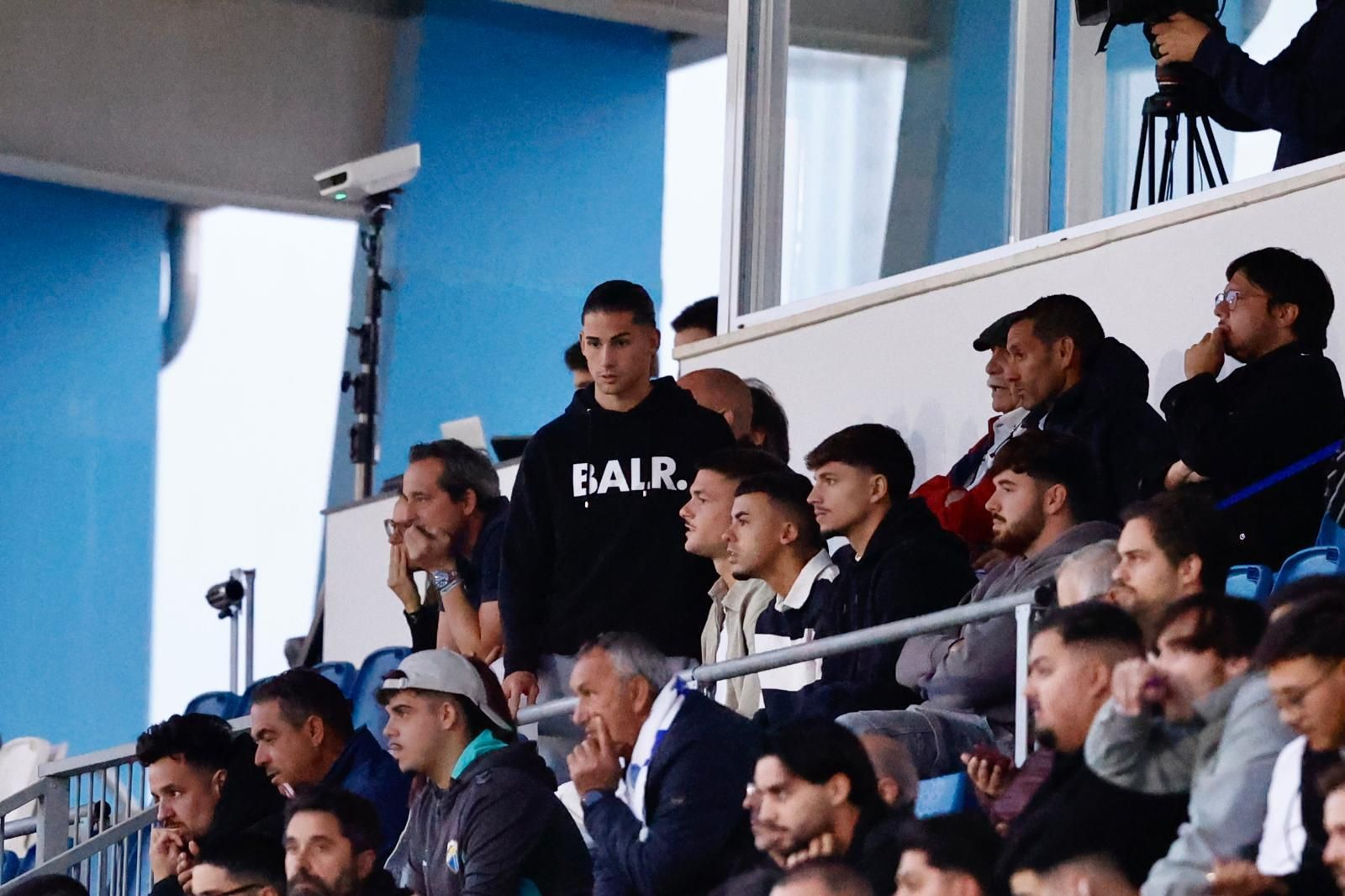 Loren Juarros, Kike Pérez y algunos jugadores, presentes en la primera victoria del Atlético Malagueño