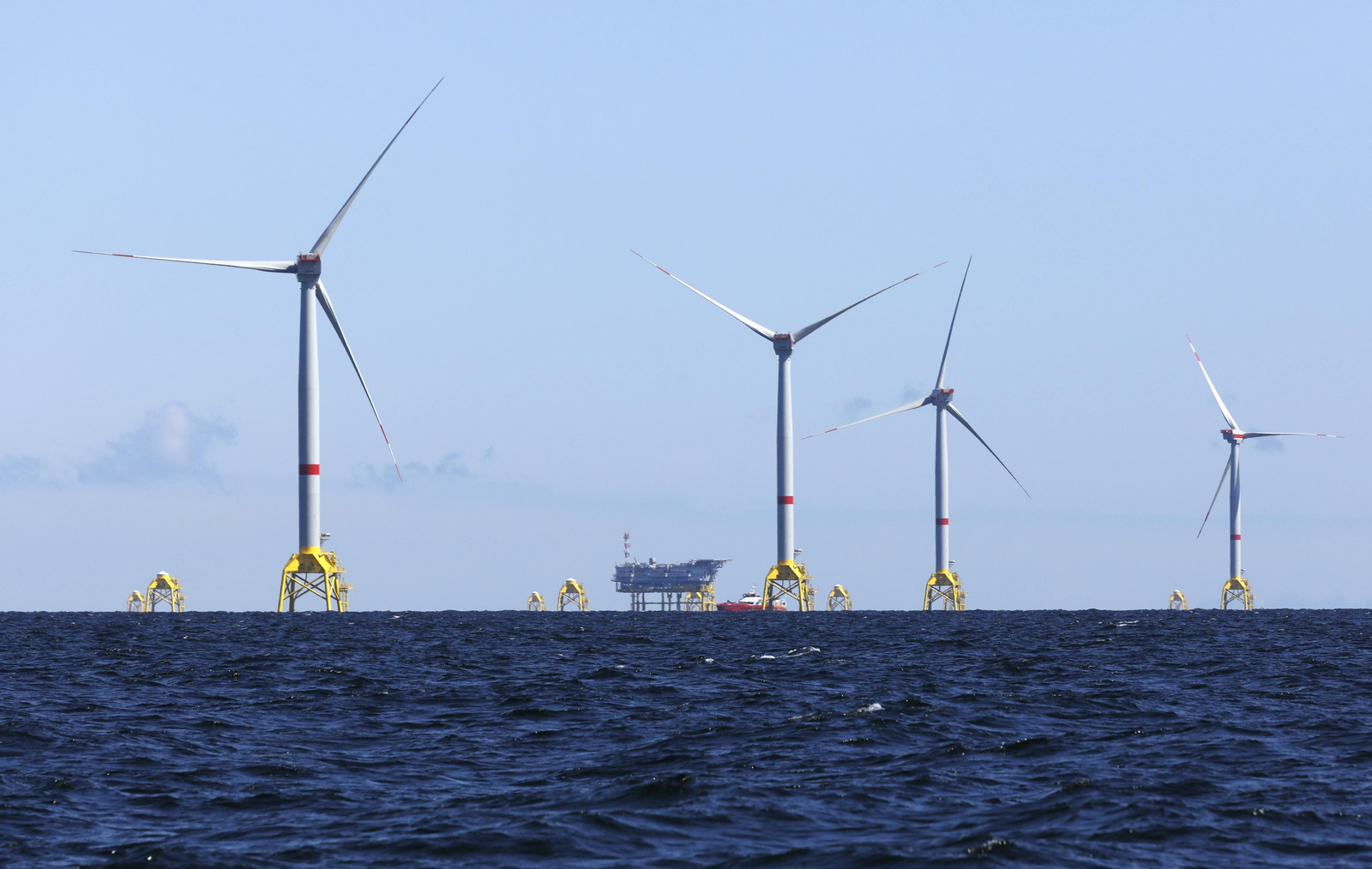 Puerto Real, presente en la estación eólico marina Wikinger