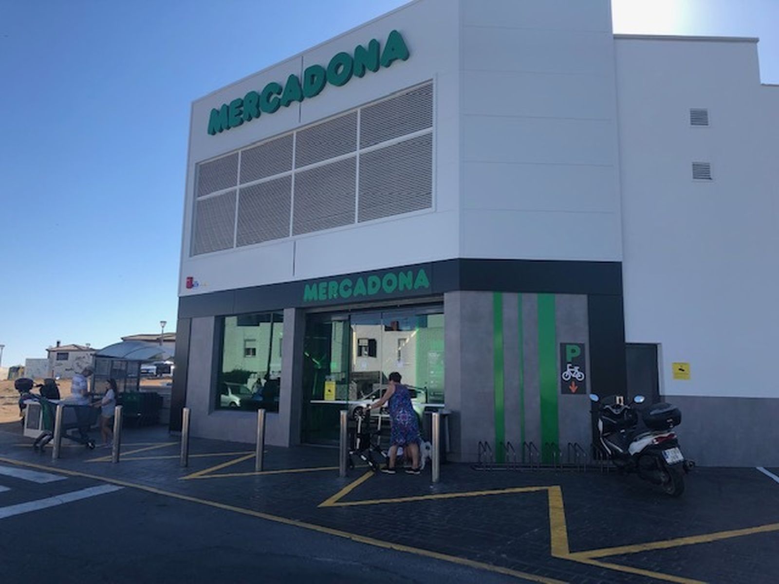 Mercadona reabre su centro en la localidad adaptado a su nuevo modelo eficiente.