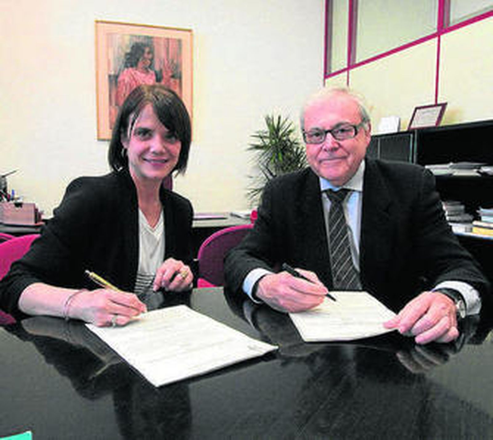 Emilio Aumente y la responsable de la empresa, Belén Hernández.