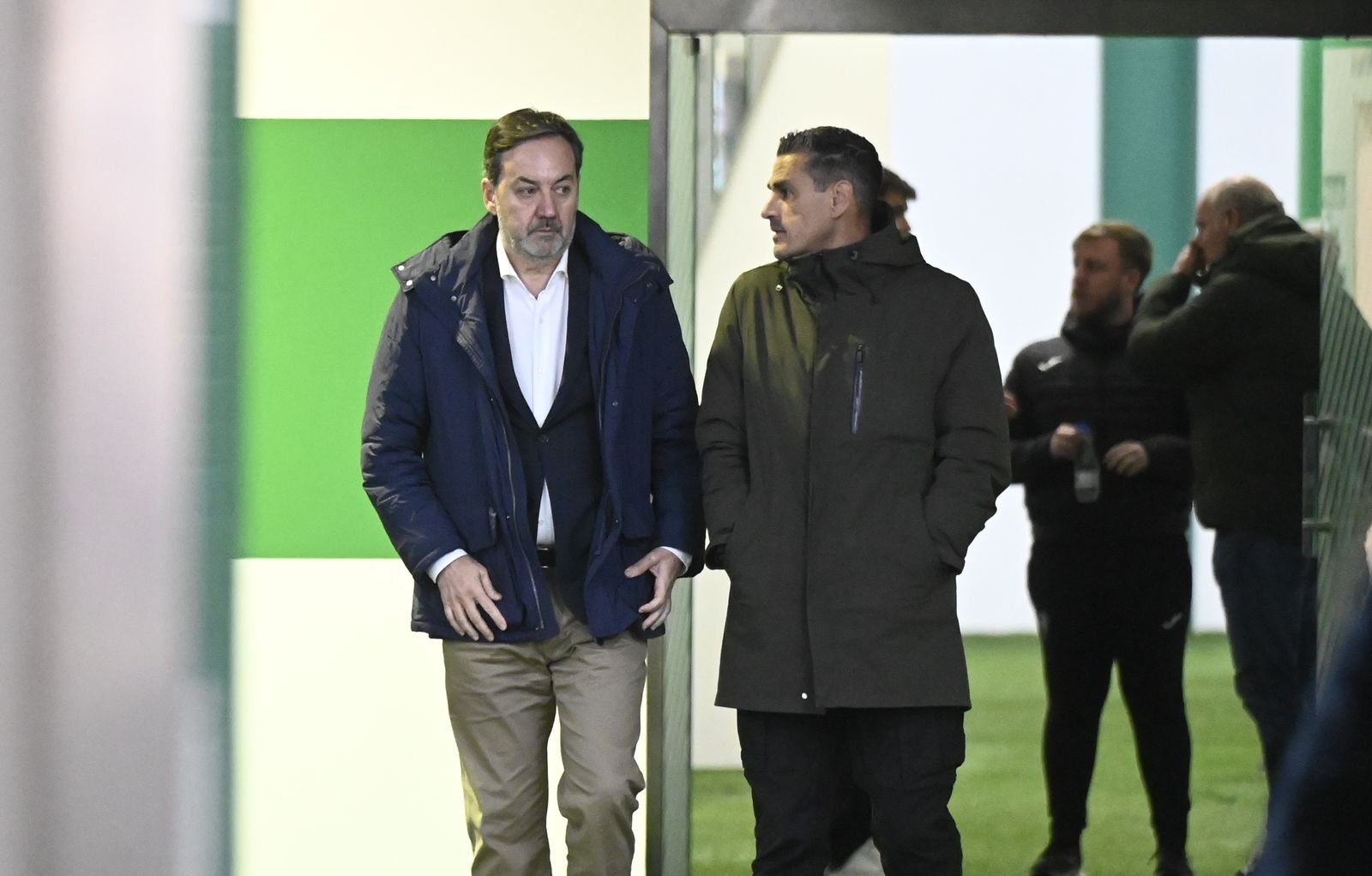 Antonio Fernández Monterrubio y Juanito, los responsables deportivos del Córdoba CF, en los pasillos de El Arcángel.