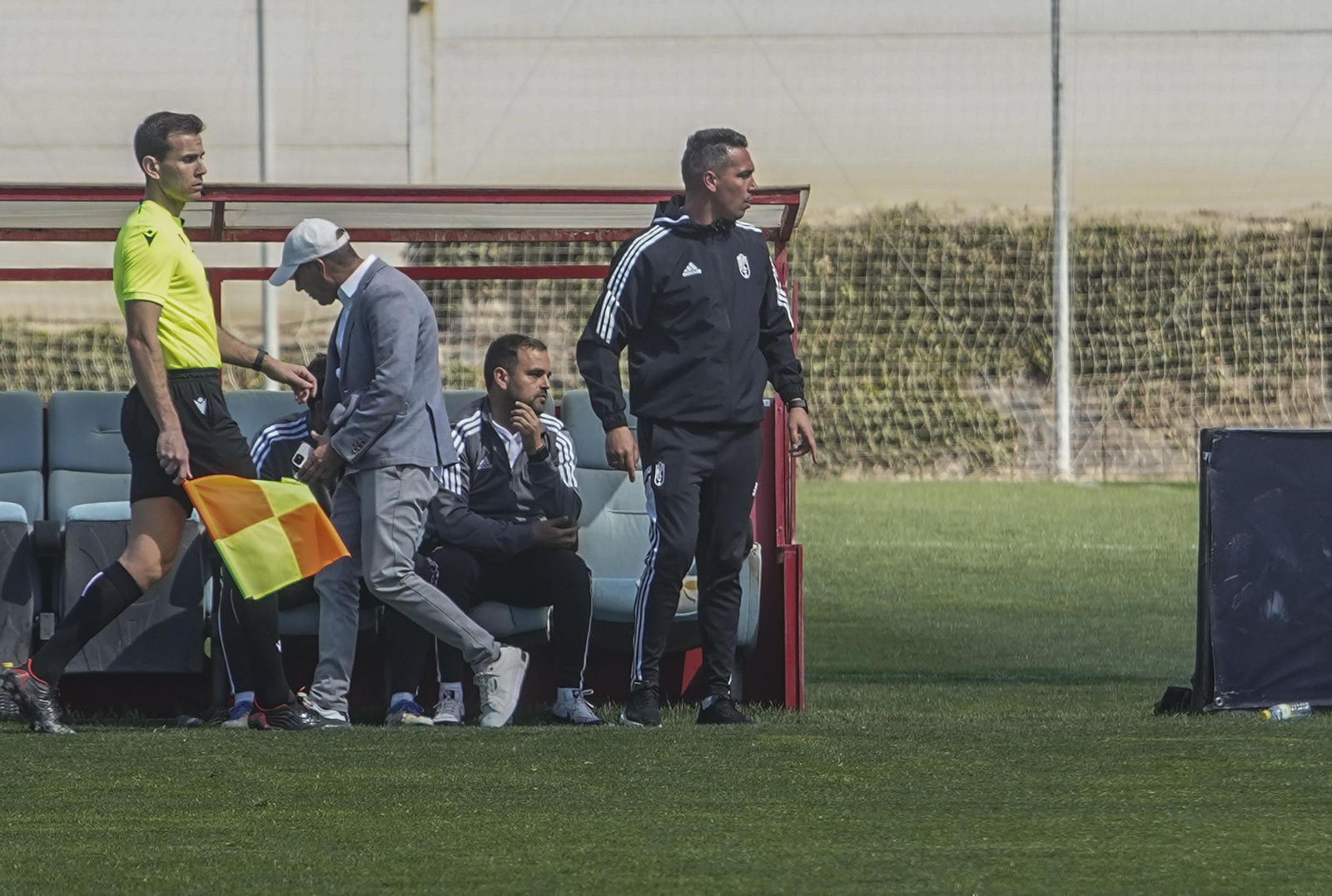 Juan Antonio Milla, atento.