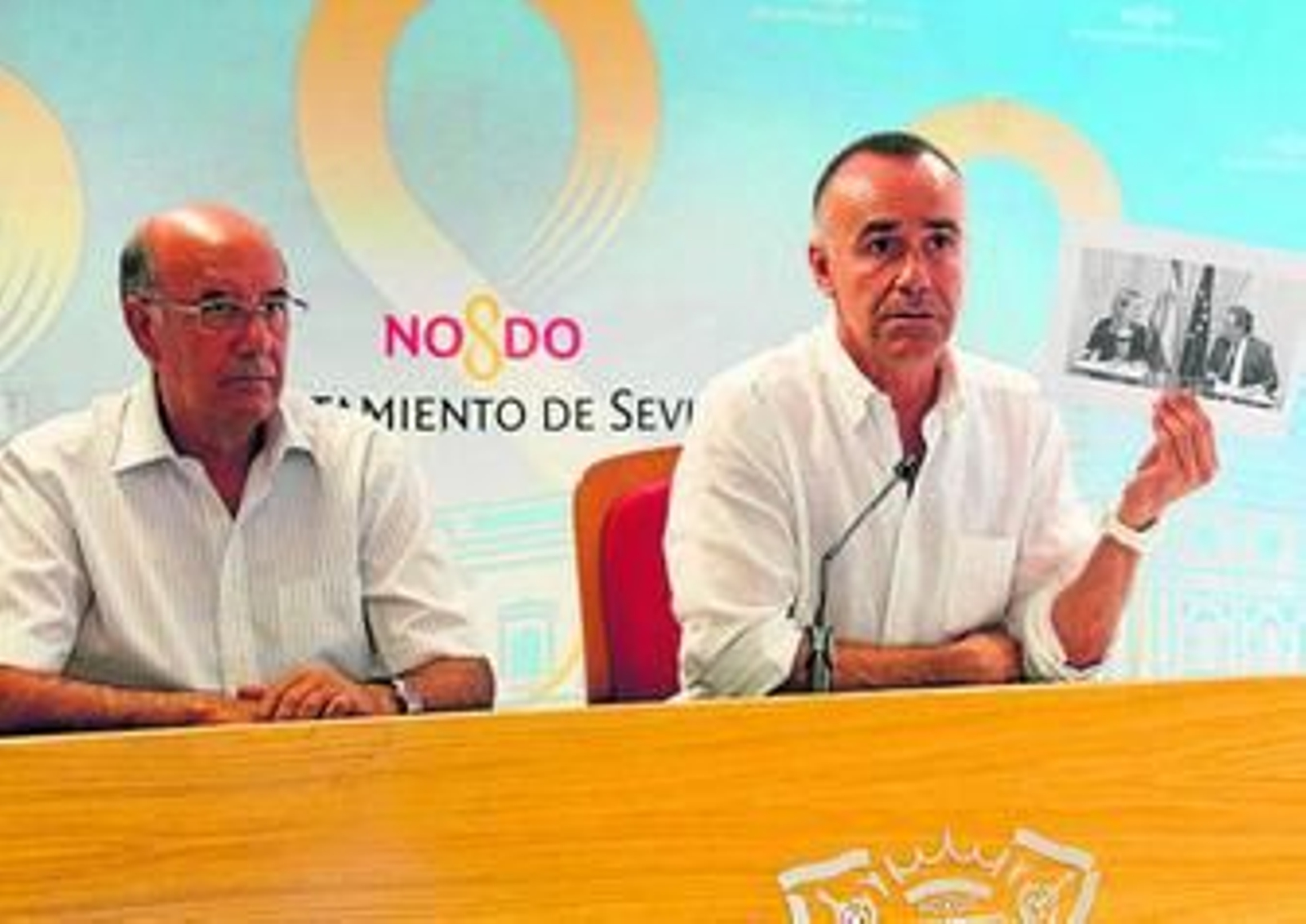 Antonio Muñoz y Joaquín Díaz en rueda de prensa.