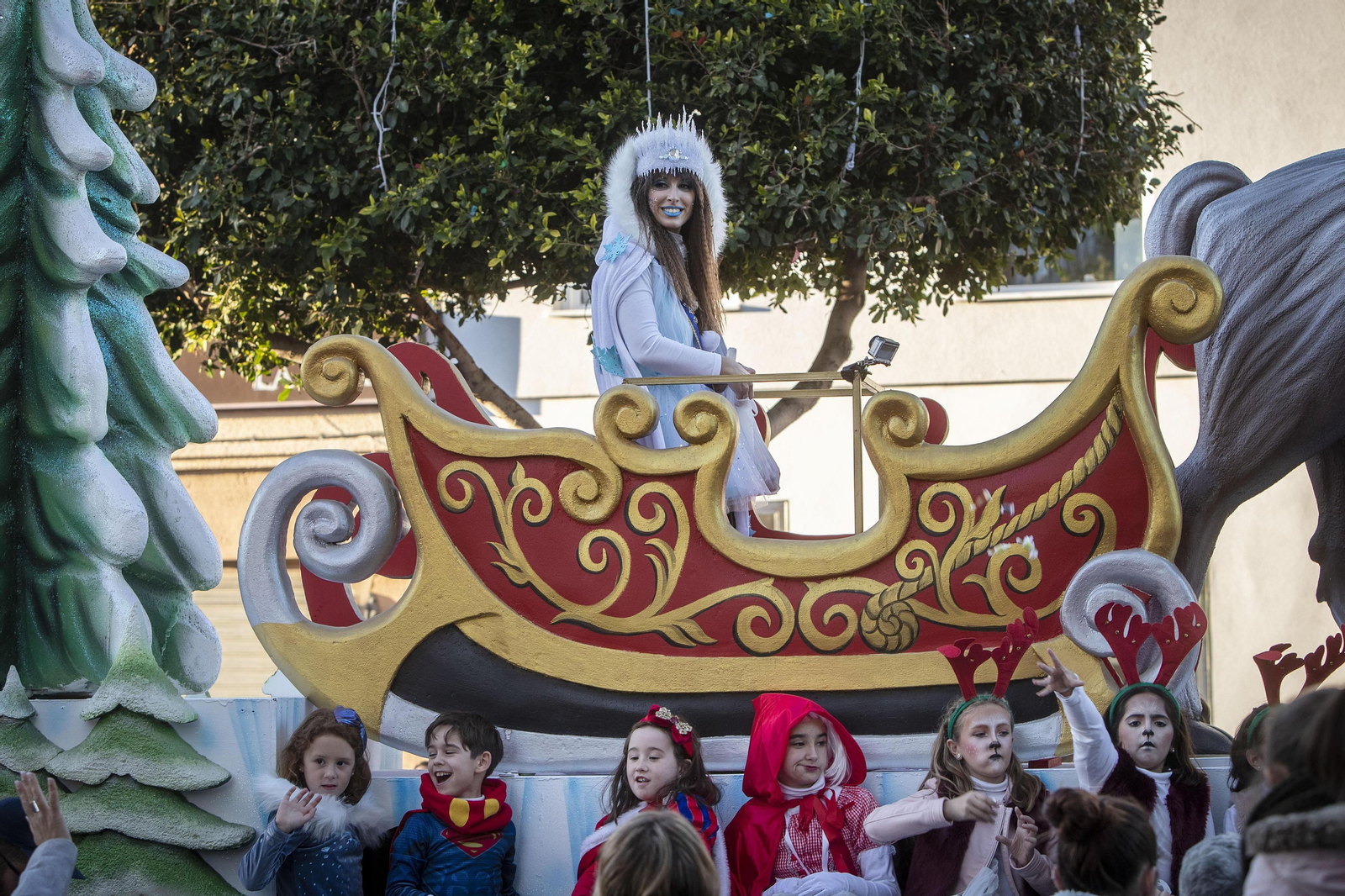 Imágenes de la cabalgata de los Reyes Magos en San Fernando