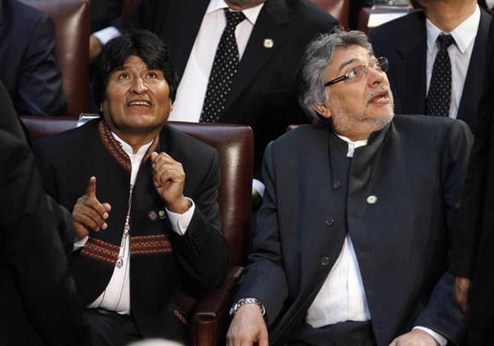 Los presidentes de Bolivia, Evo Morales, y de Paraguay, Fernando Lago, asustados en sus asientos. / EFE · Reuters