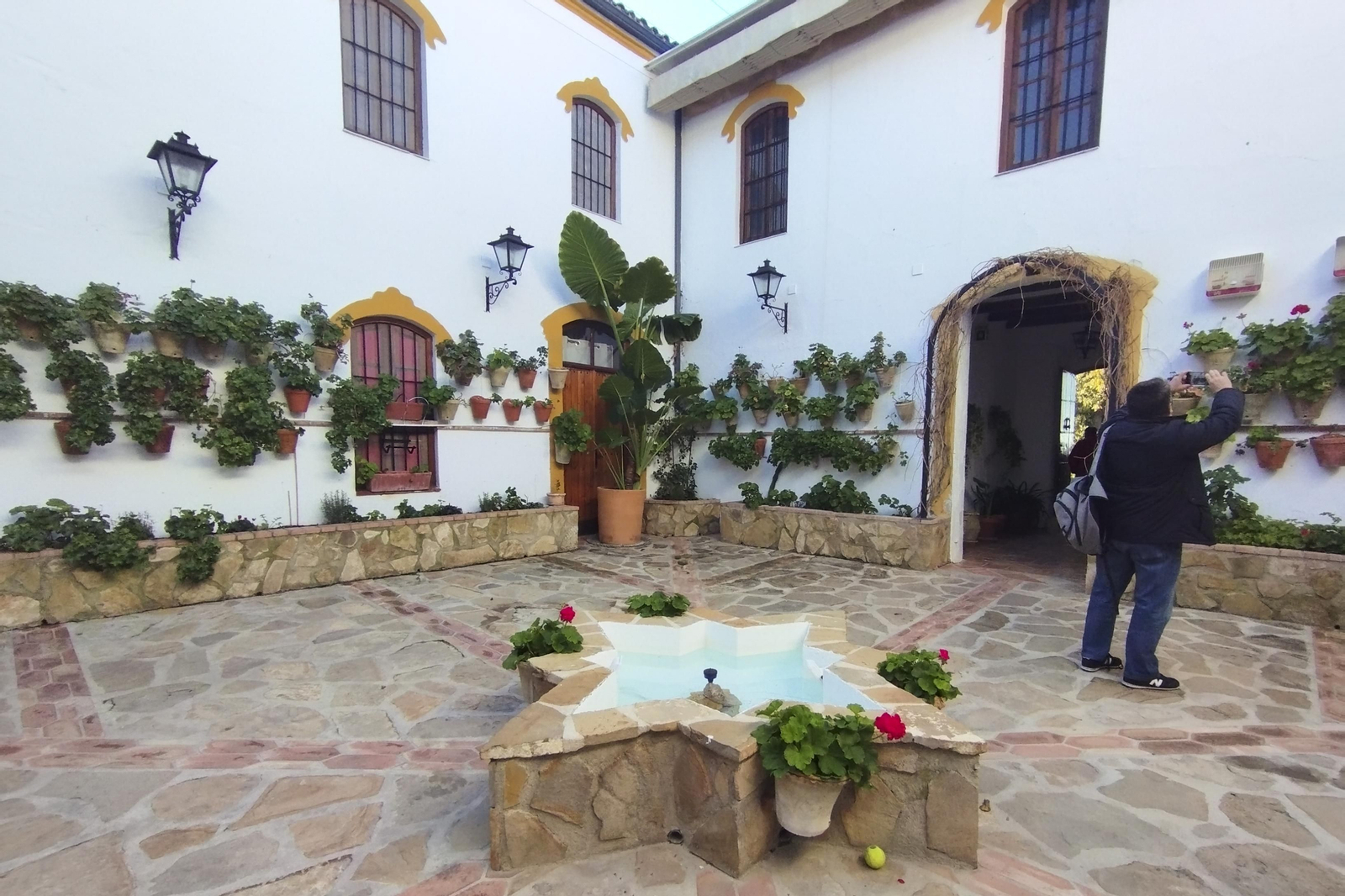 Vista del cortijo El Madroño, en Martos (Jaén).