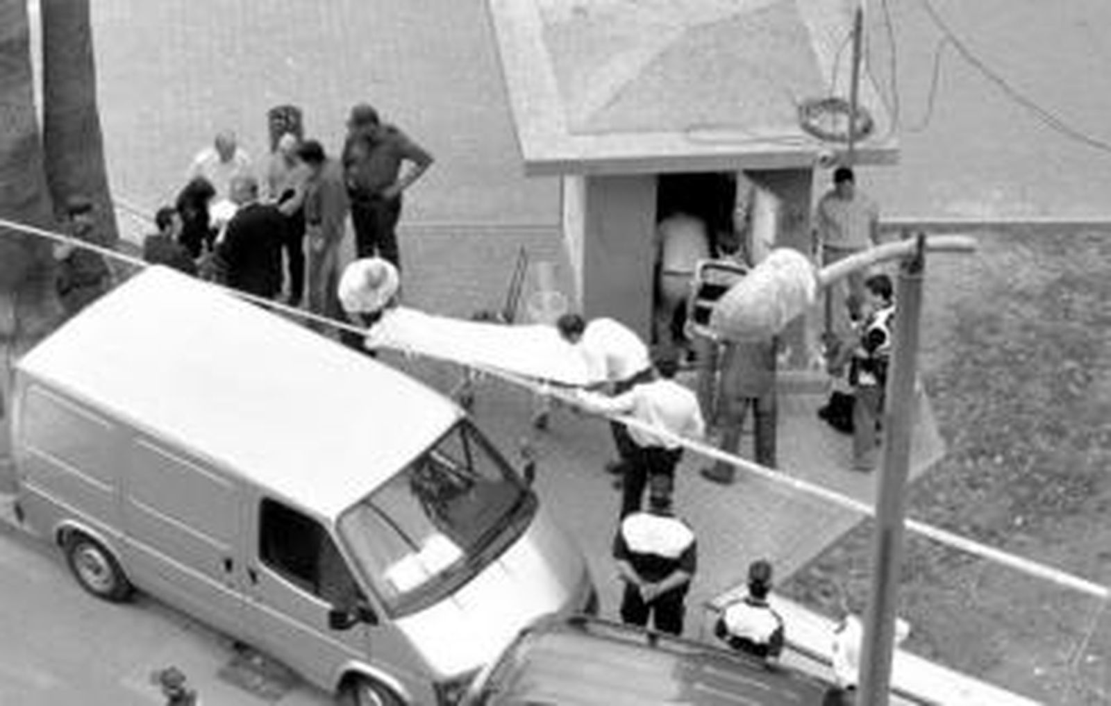 El Cuerpo Nacional de Policía retira el cadáver de la anciana el 16 de octubre del pasado año.