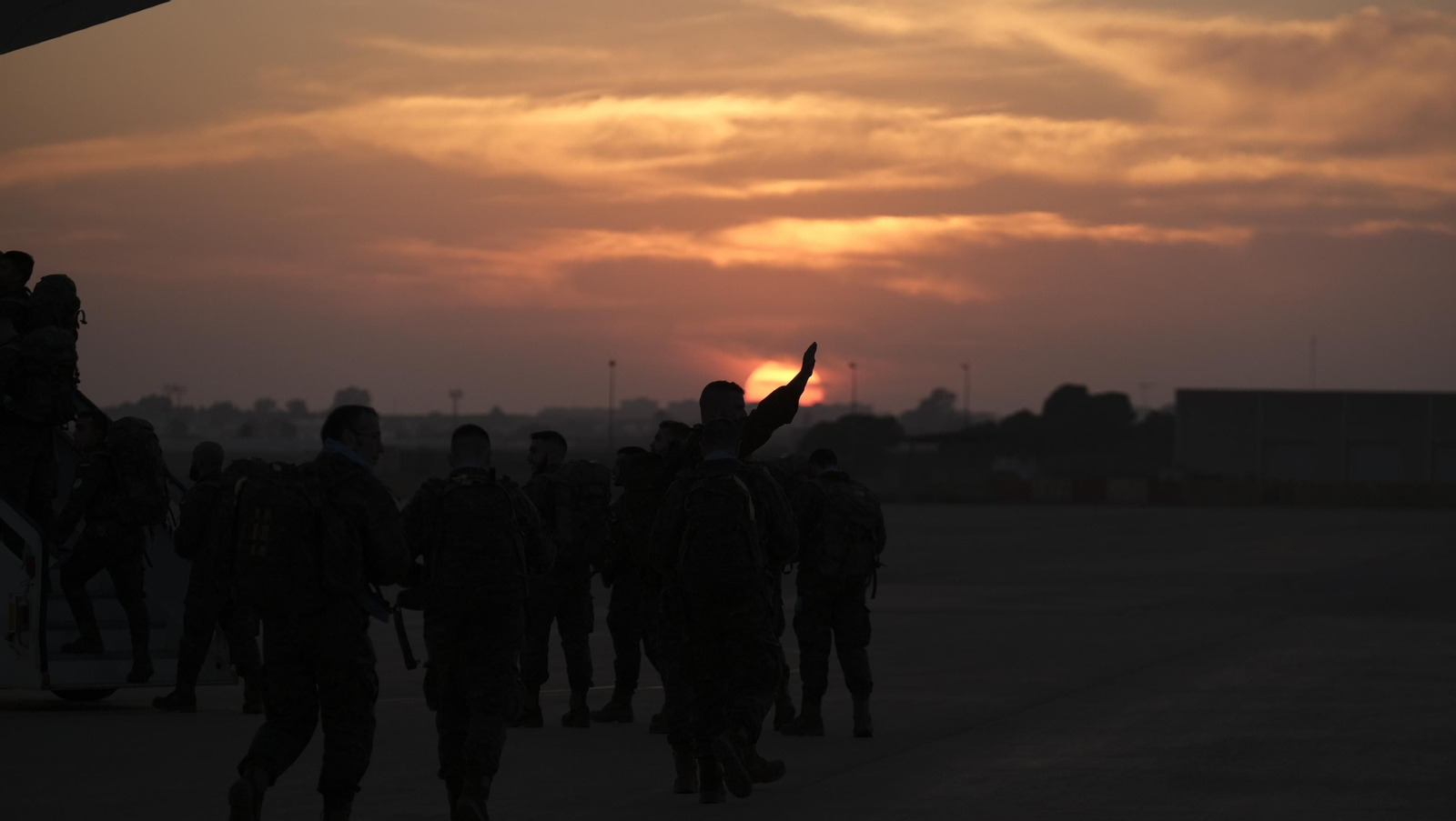Imágenes de la salida del segundo contingente de La Legión con destino el Líbano