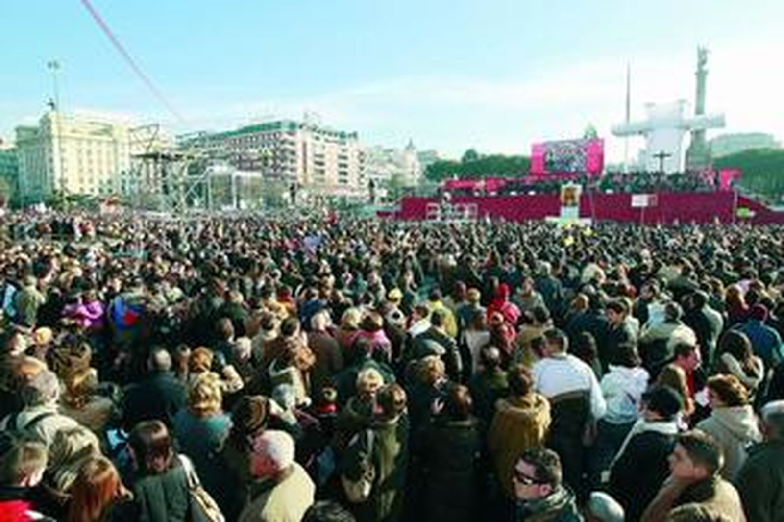 Panorámica de la concentración de ayer en Madrid, a la que asistieron, según los organizadores, unos dos millones de personas.