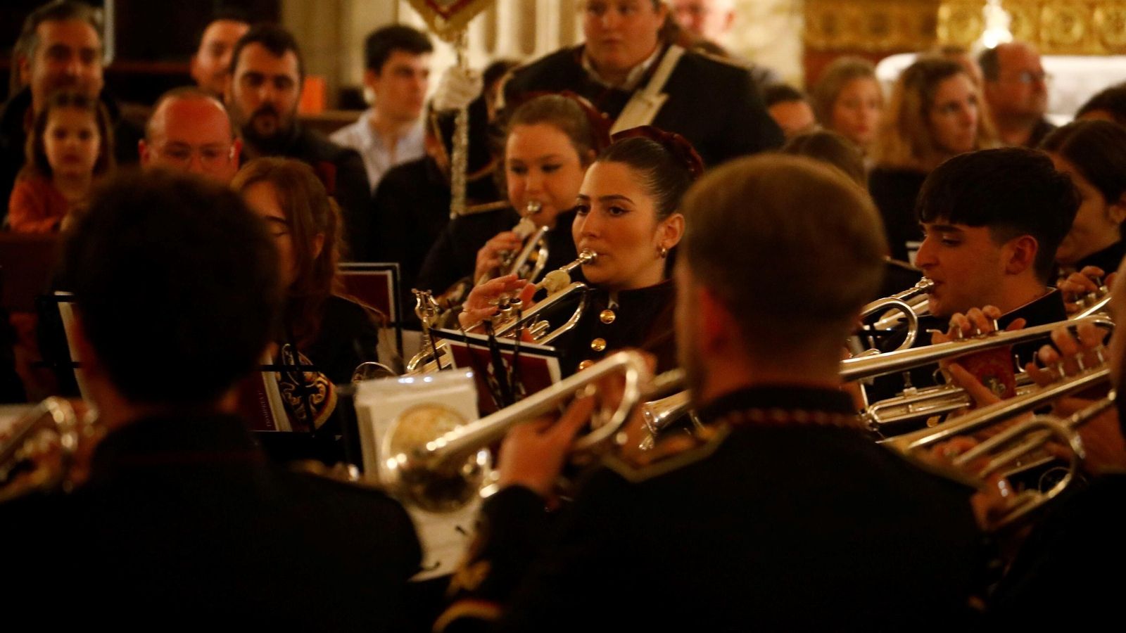 Los componentes de la Agrupación Cristo de Gracia, durante el pregón.