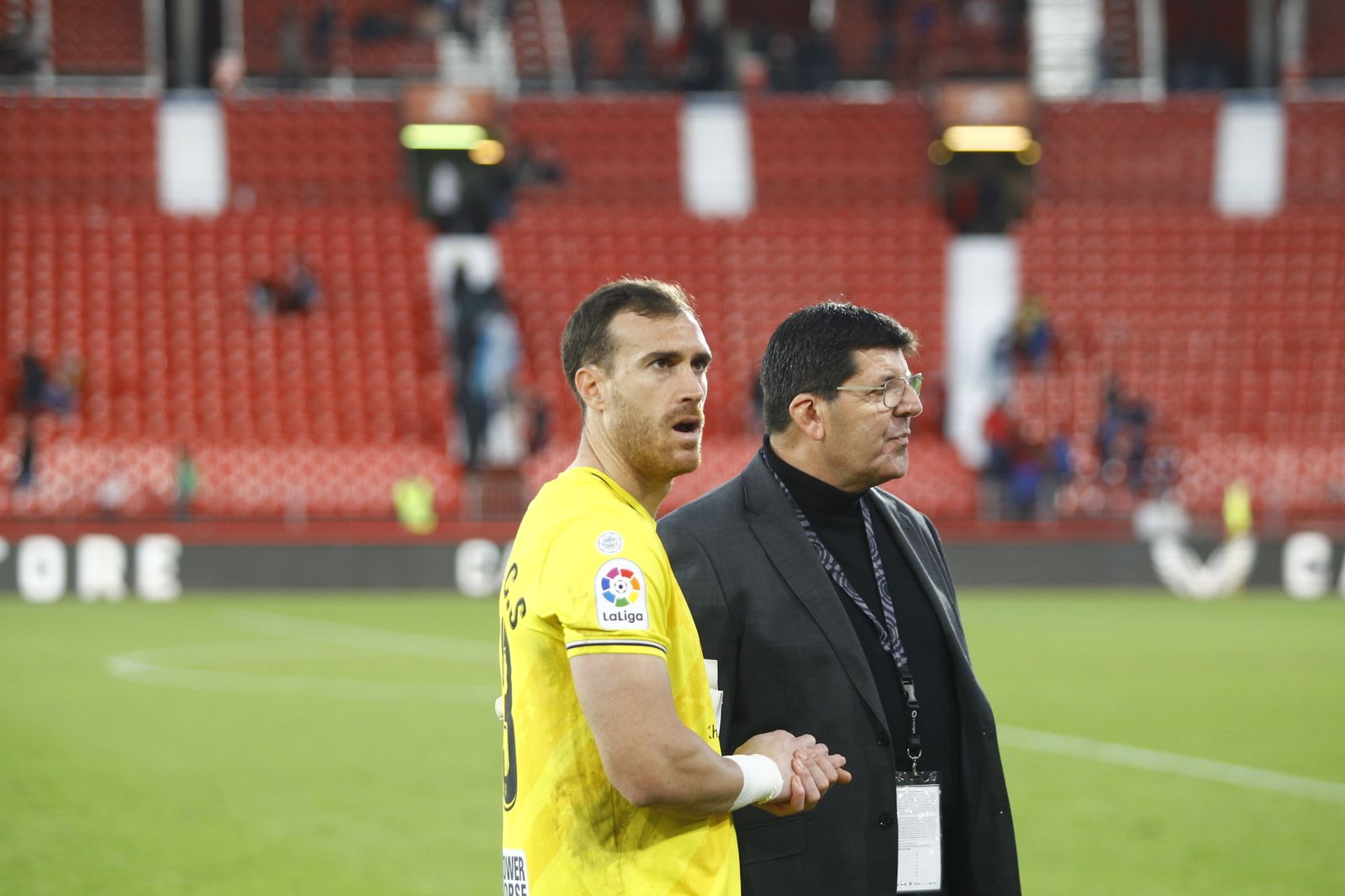 Fernando junto al director de comunicación del club, Juanjo Moreno