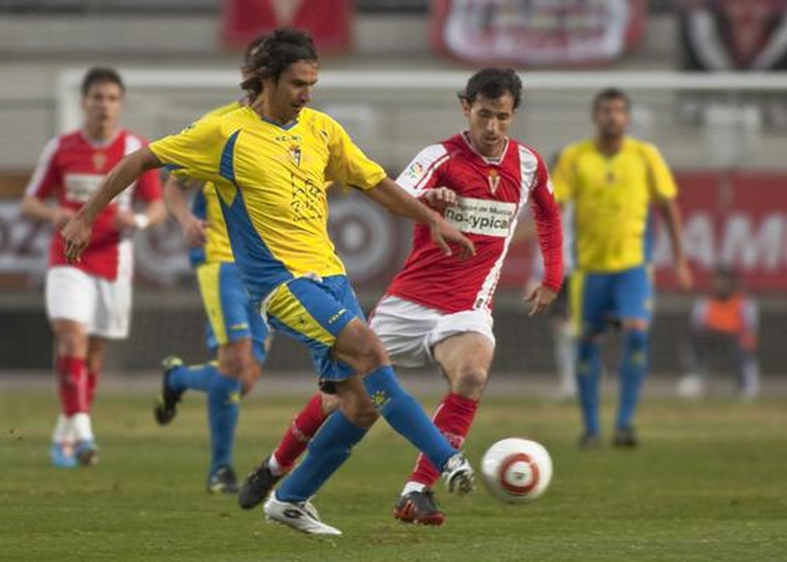 Pachón entrega la pelota a un compañero. 

Foto: LOF