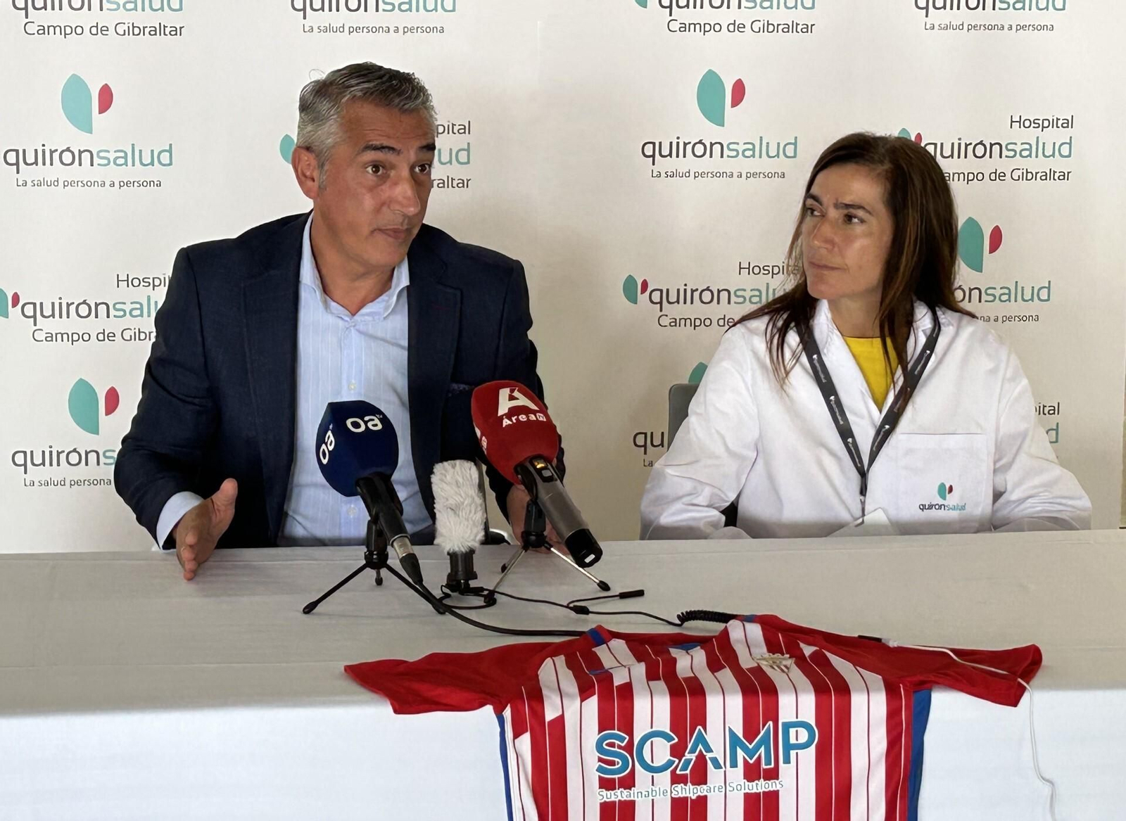 Robert y Morales, durante la presentación del convenio.