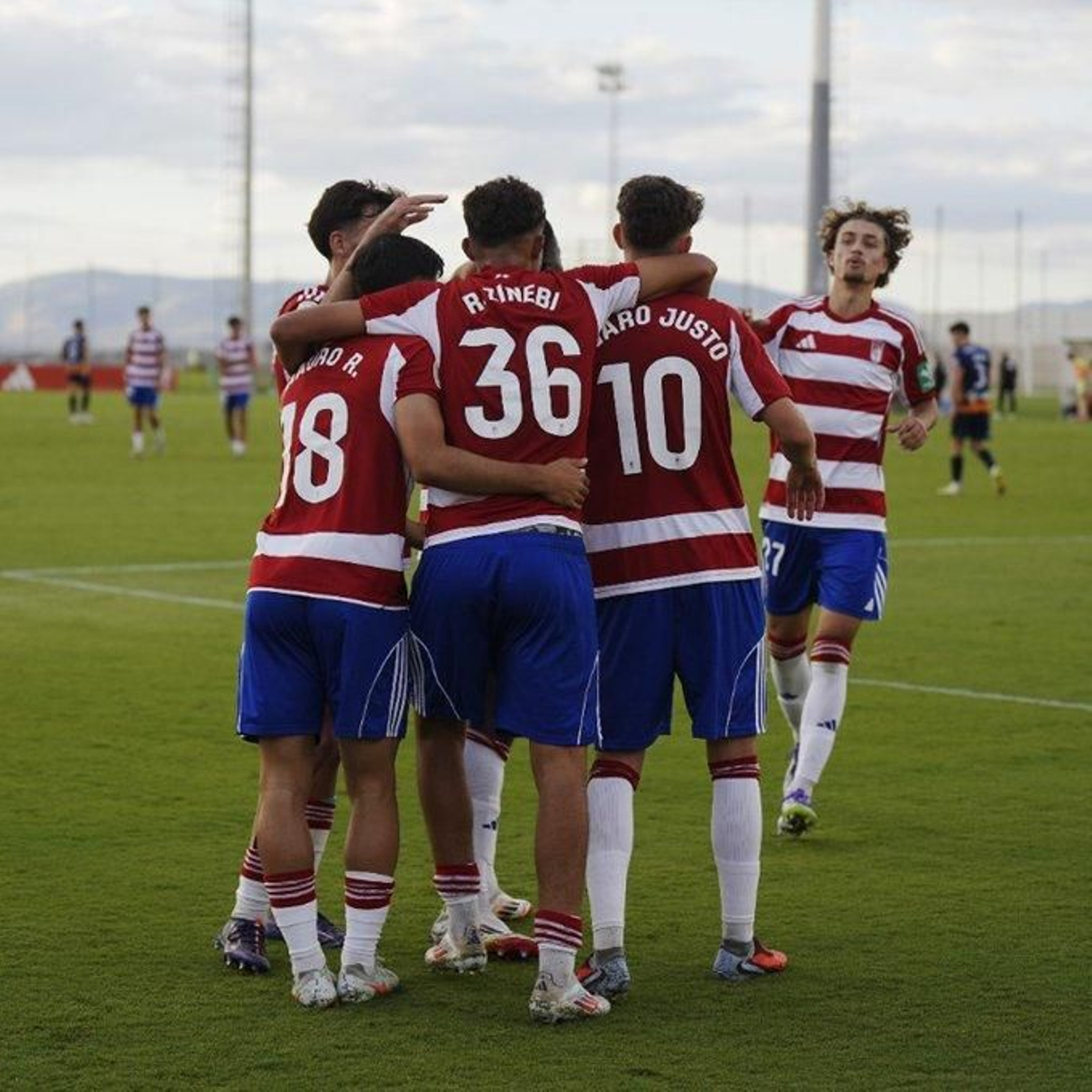 Los jugadores del Recreativo celebran un gol