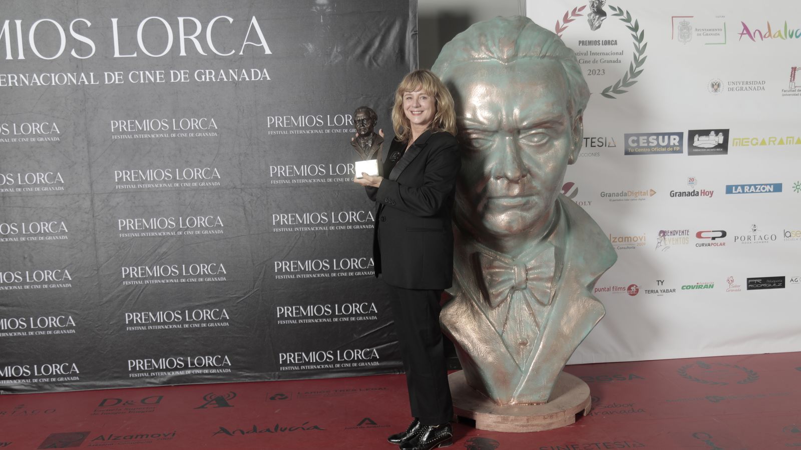 Emma Suárez recibio el Lorca a la mejor actriz.